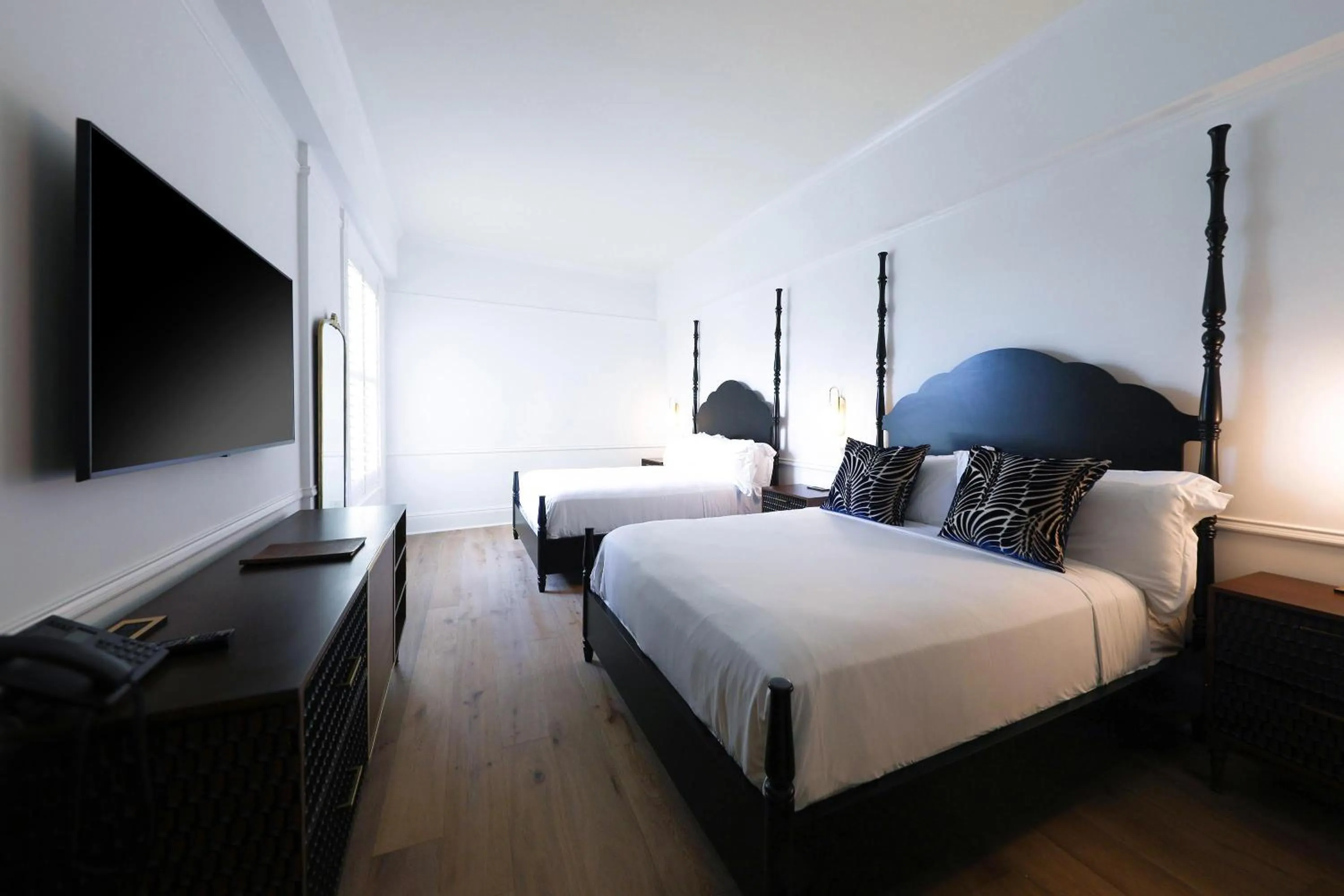 Photo of the whole room, Bed in Fairmount Hotel