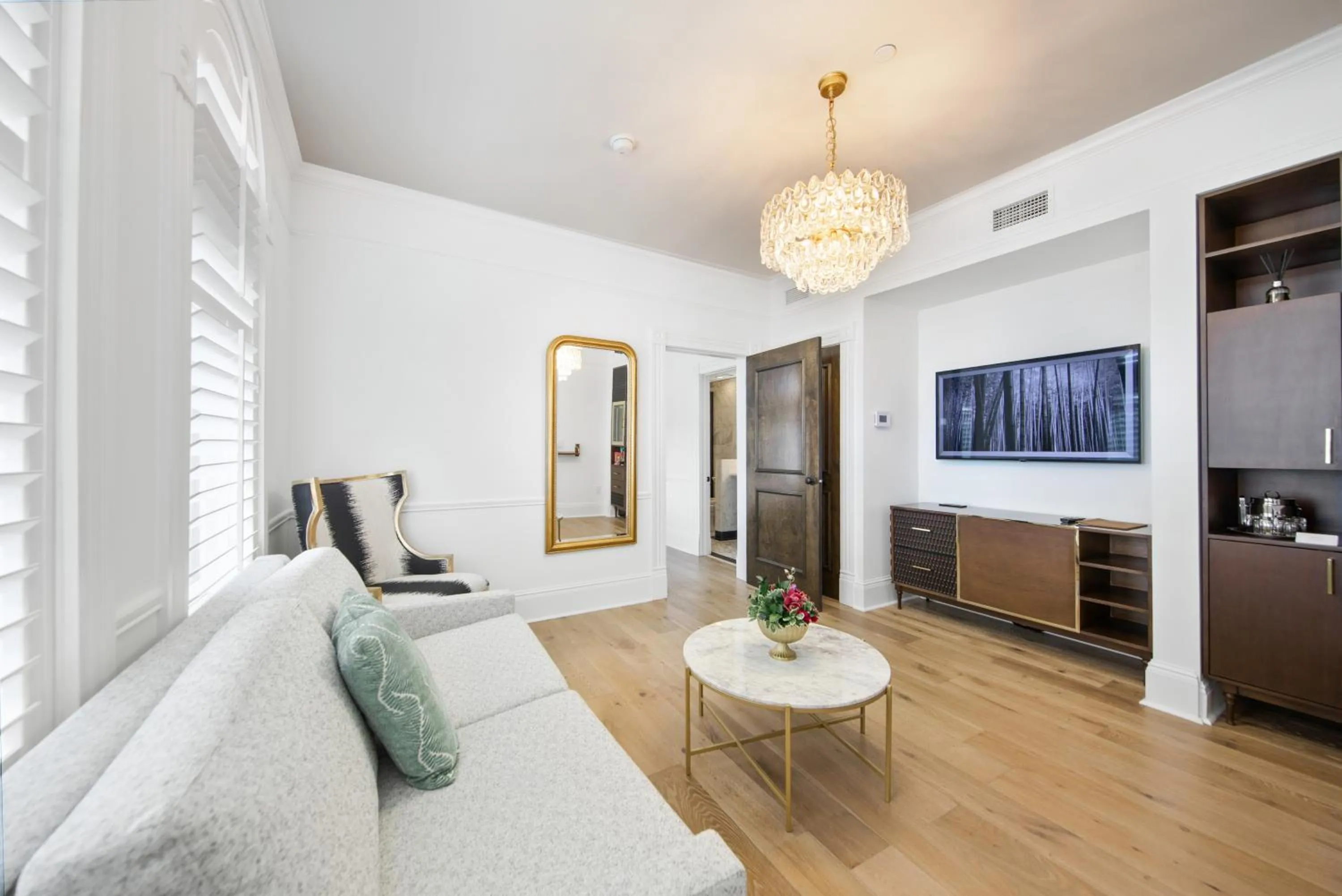 Facade/entrance, Bed in Fairmount Hotel