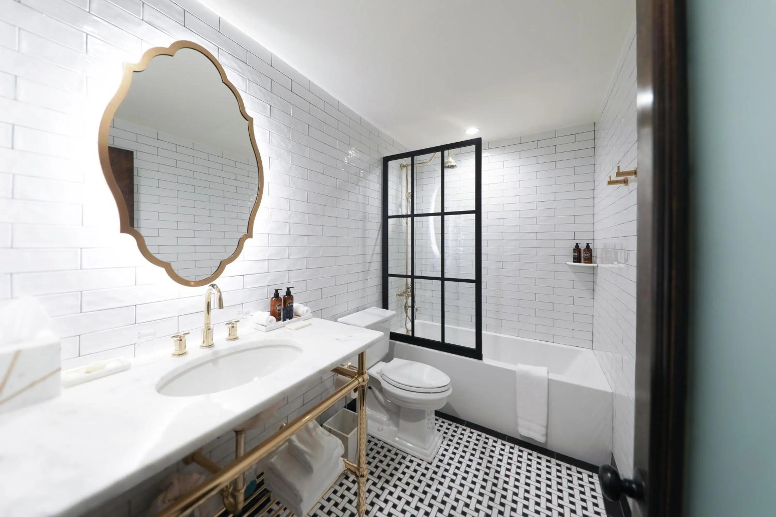 Bathroom in Fairmount Hotel