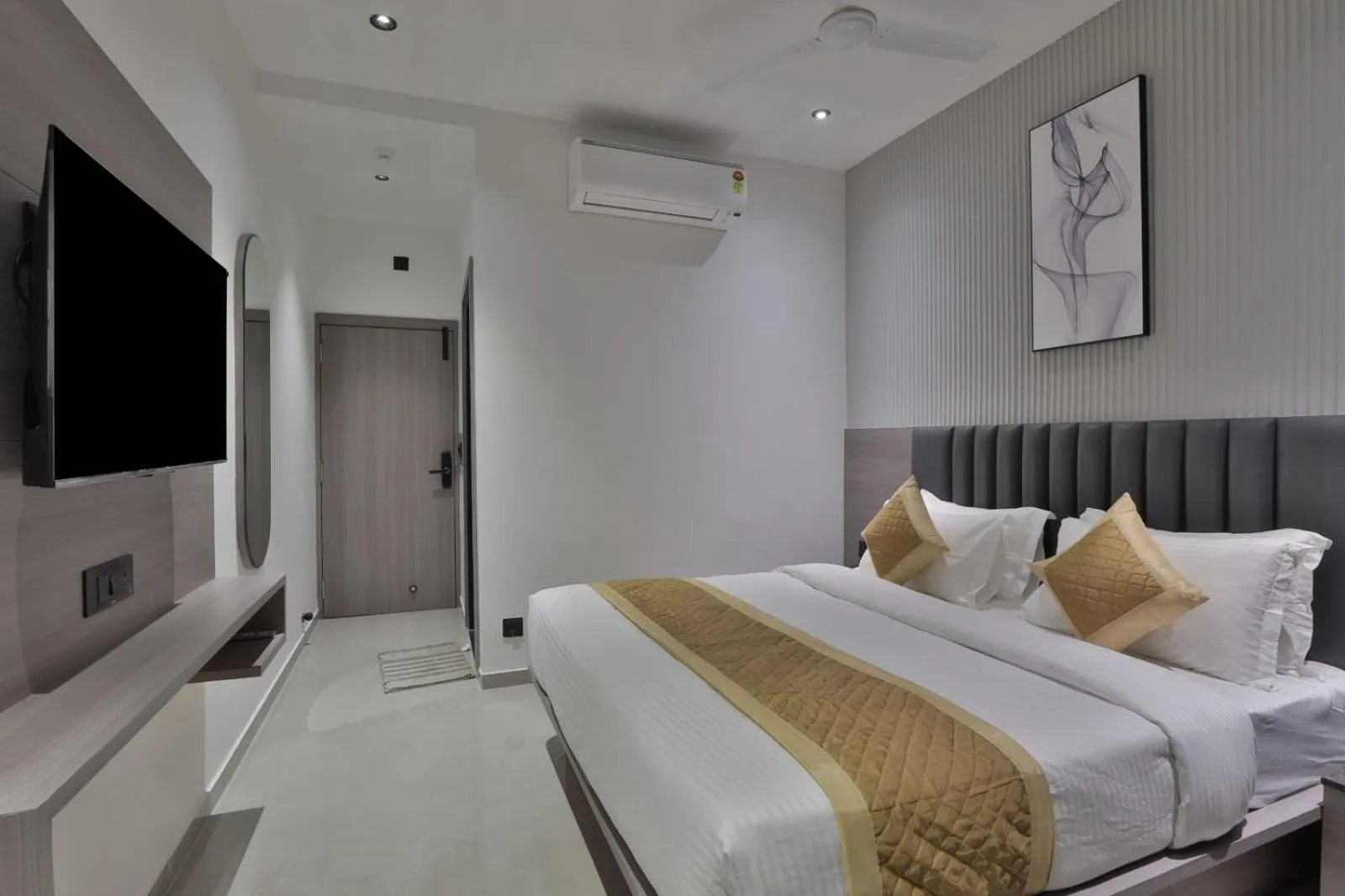 Bedroom, Bed in Hotel Legacy