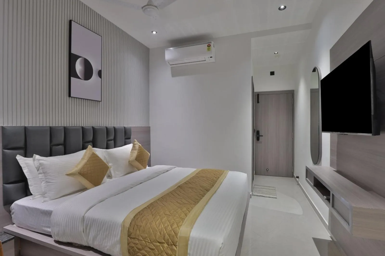 Bedroom, Bed in Hotel Legacy