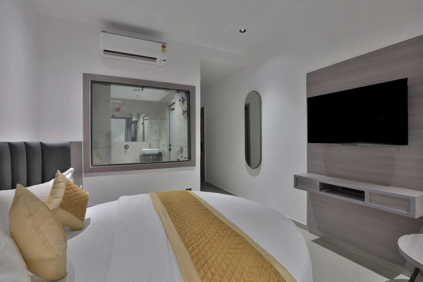 Bedroom, Bed in Hotel Legacy