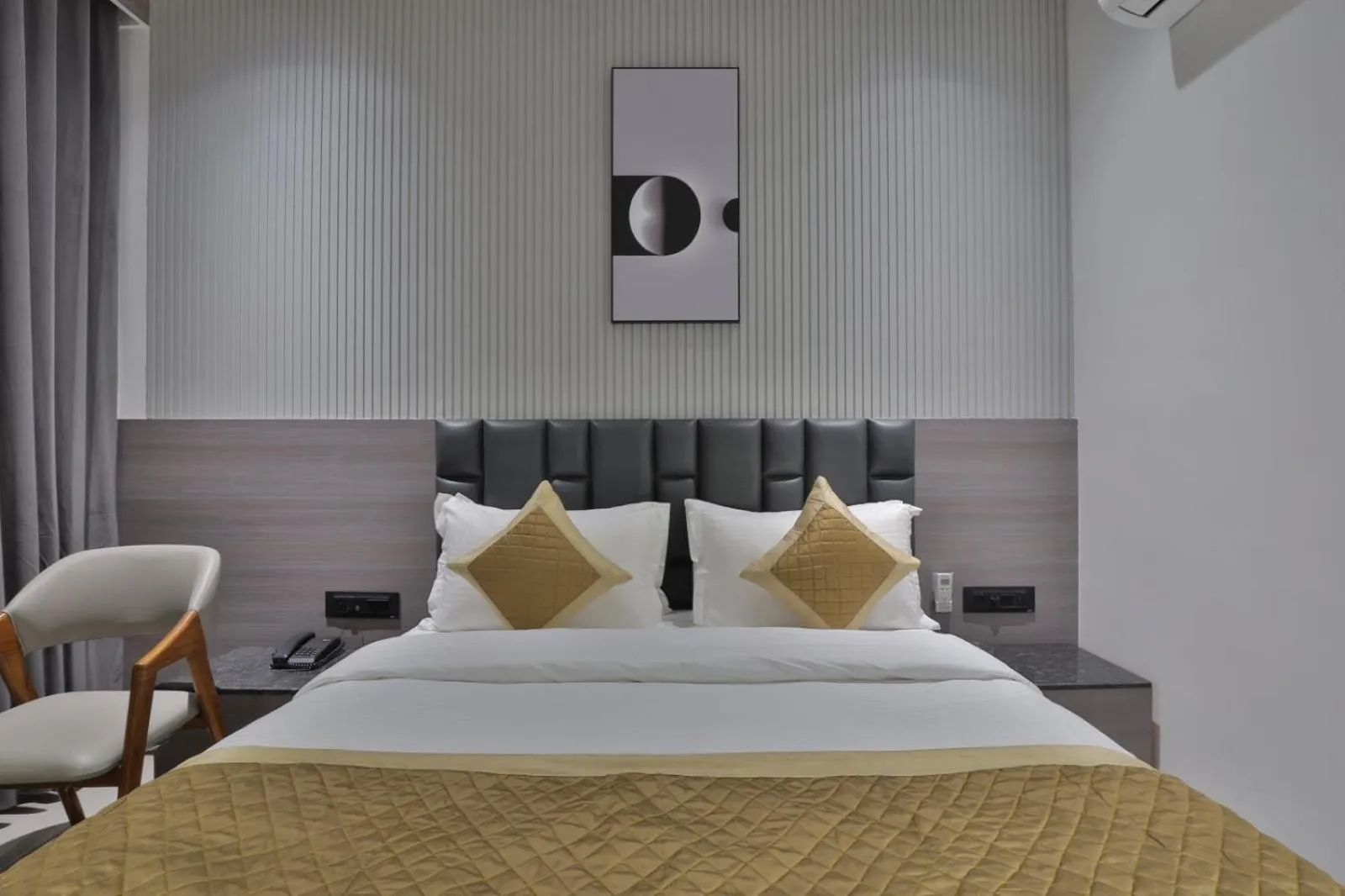 Bedroom, Bed in Hotel Legacy