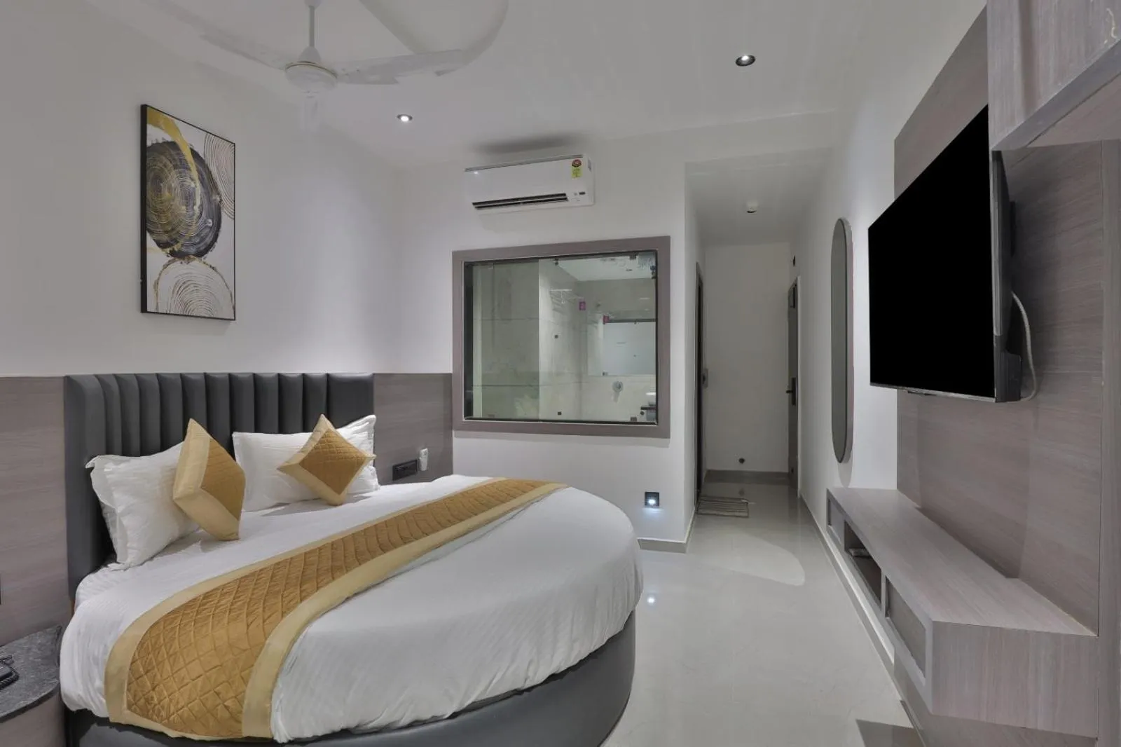 Bedroom, Bed in Hotel Legacy