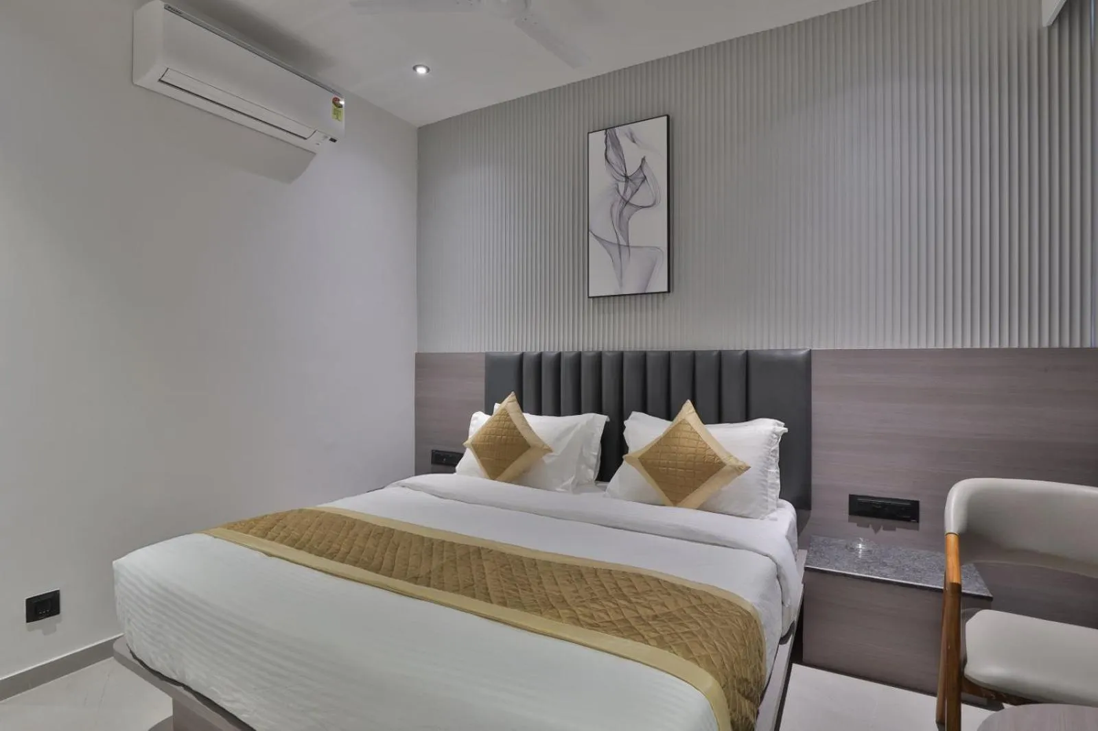 Bedroom, Bed in Hotel Legacy