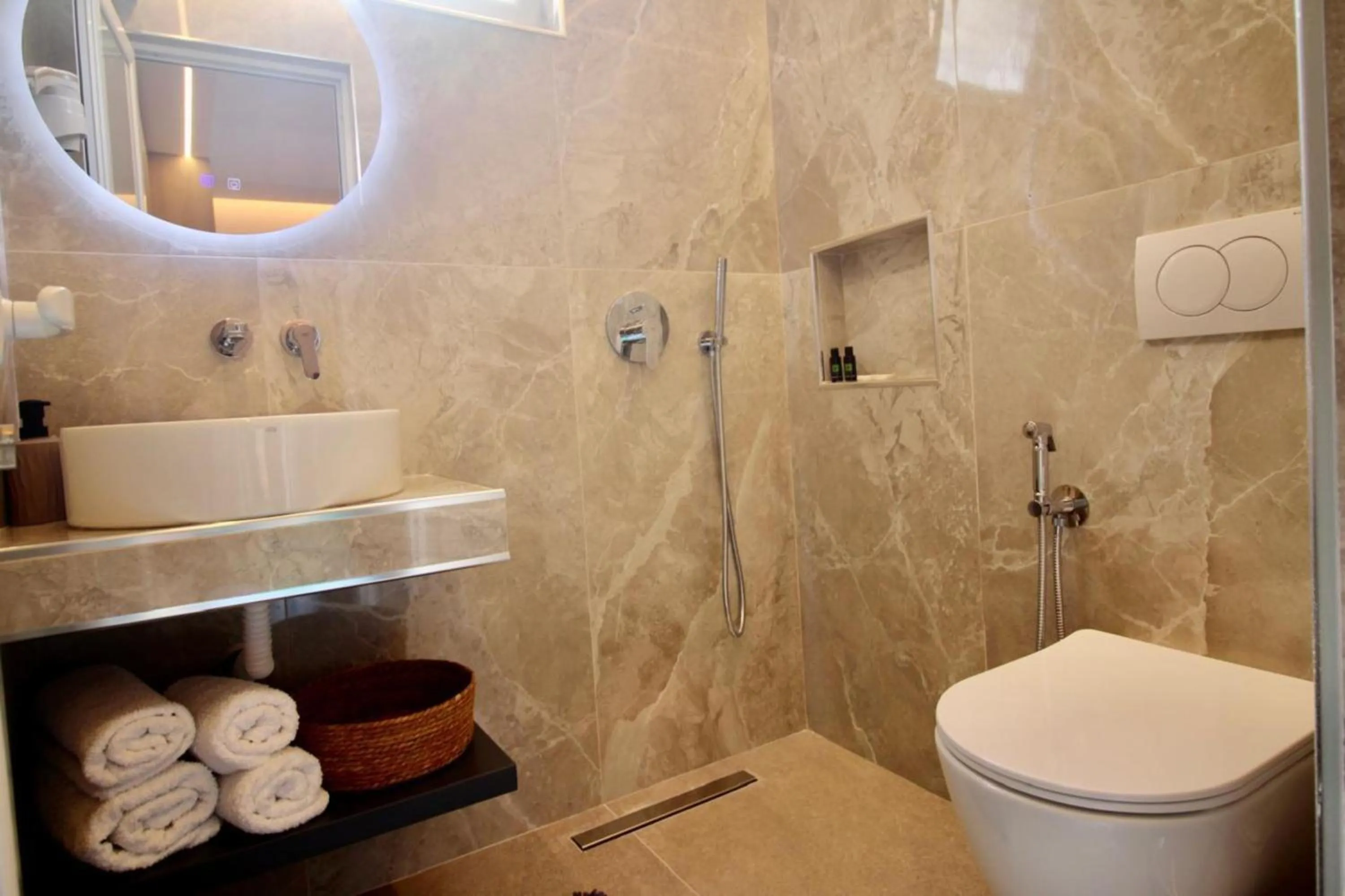 Shower in Vila Murati