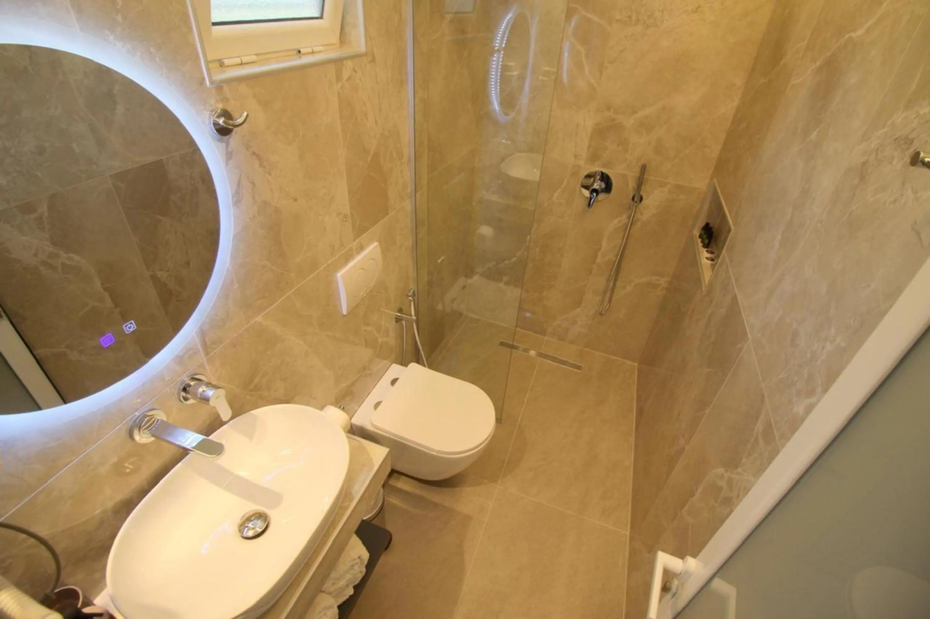 Shower in Vila Murati