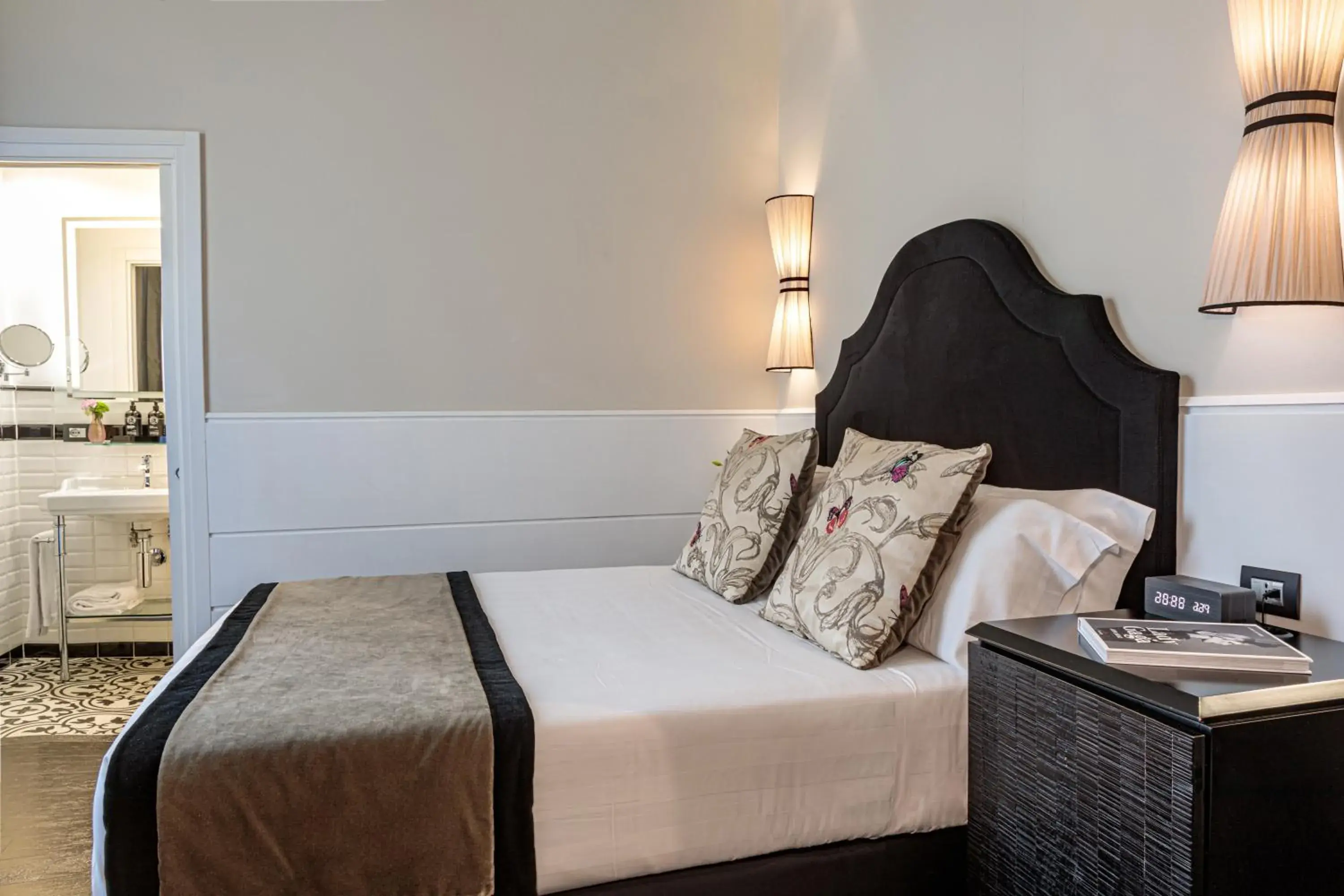 Deluxe Triple Room in The Independent Suites Deluxe Triple Room in The Independent Suites