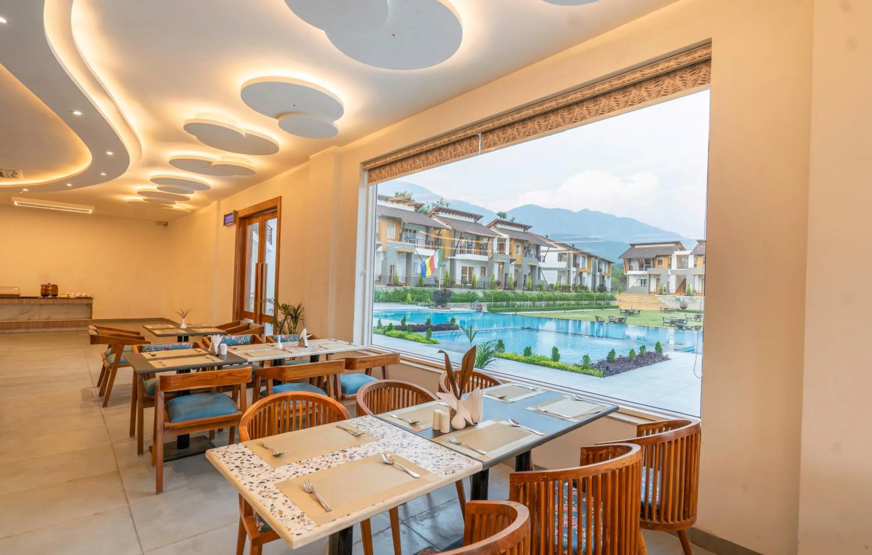 Restaurant/places to eat in Evara Spa & Resort