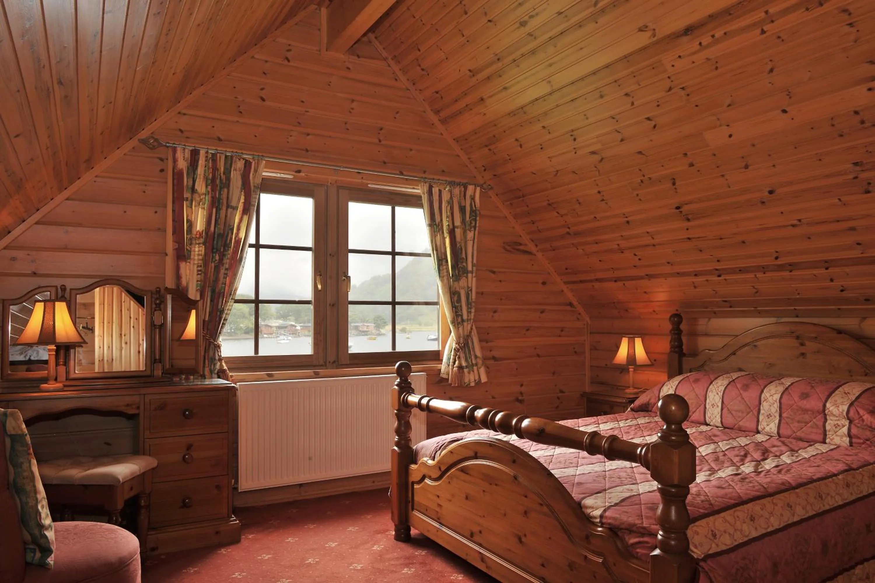 Photo of the whole room, Bed in Ardlui Lochside Lodges
