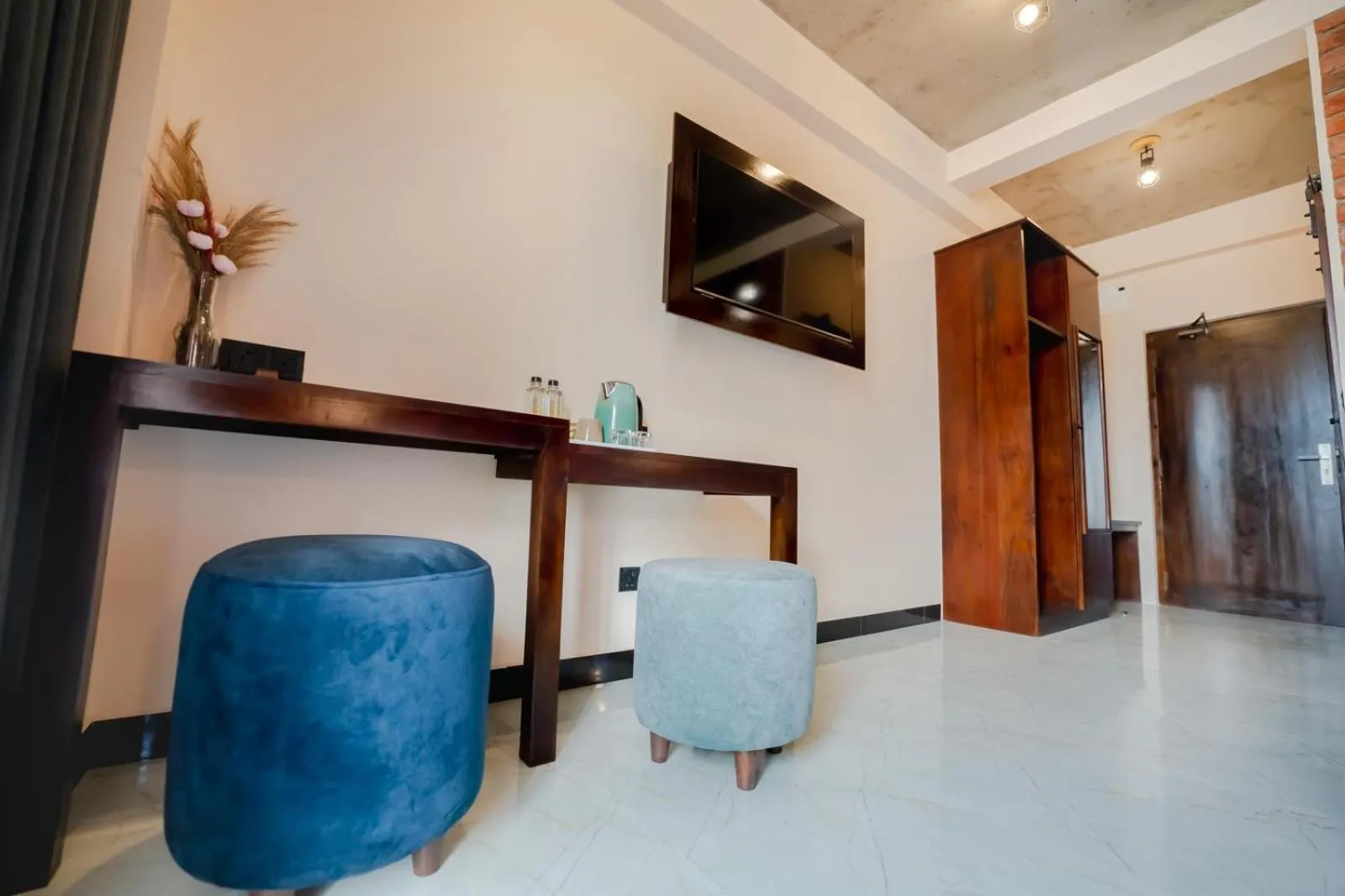 TV and multimedia in Limeshine - Airport Transit Hotels & Residences