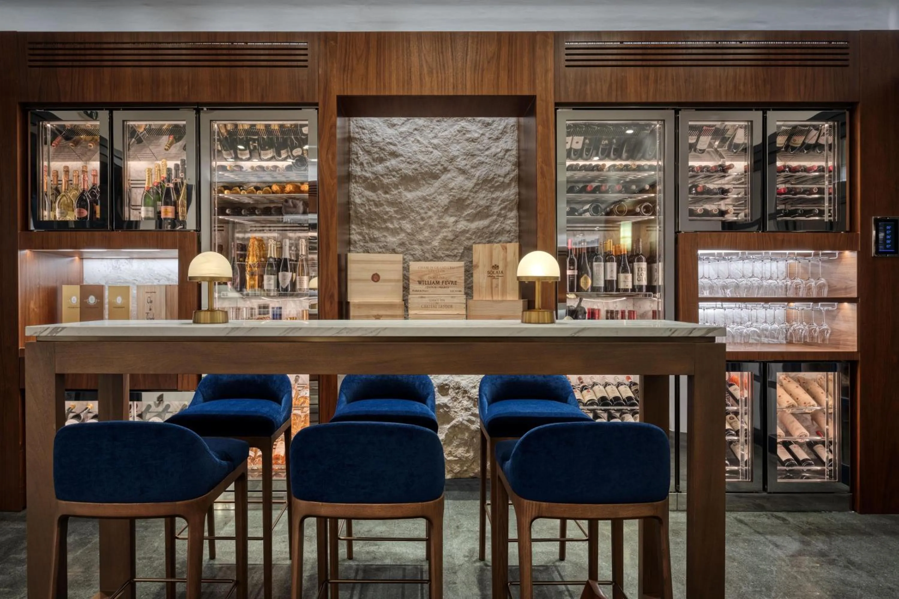 Lounge or bar in Sandblu Santorini, LXR Hotels & Resorts