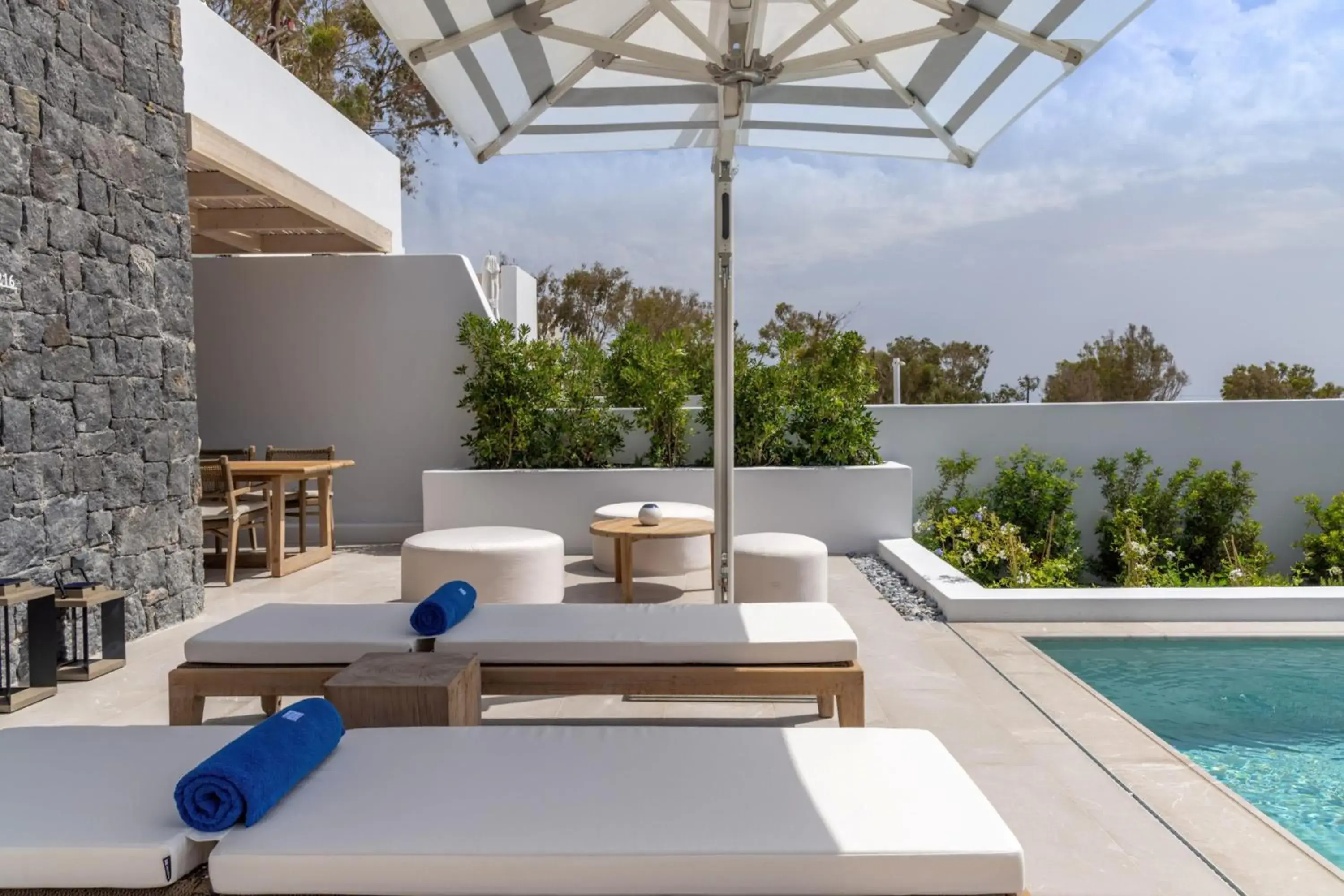 Living room in Sandblu Santorini, LXR Hotels & Resorts Living room in Sandblu Santorini, LXR Hotels & Resorts