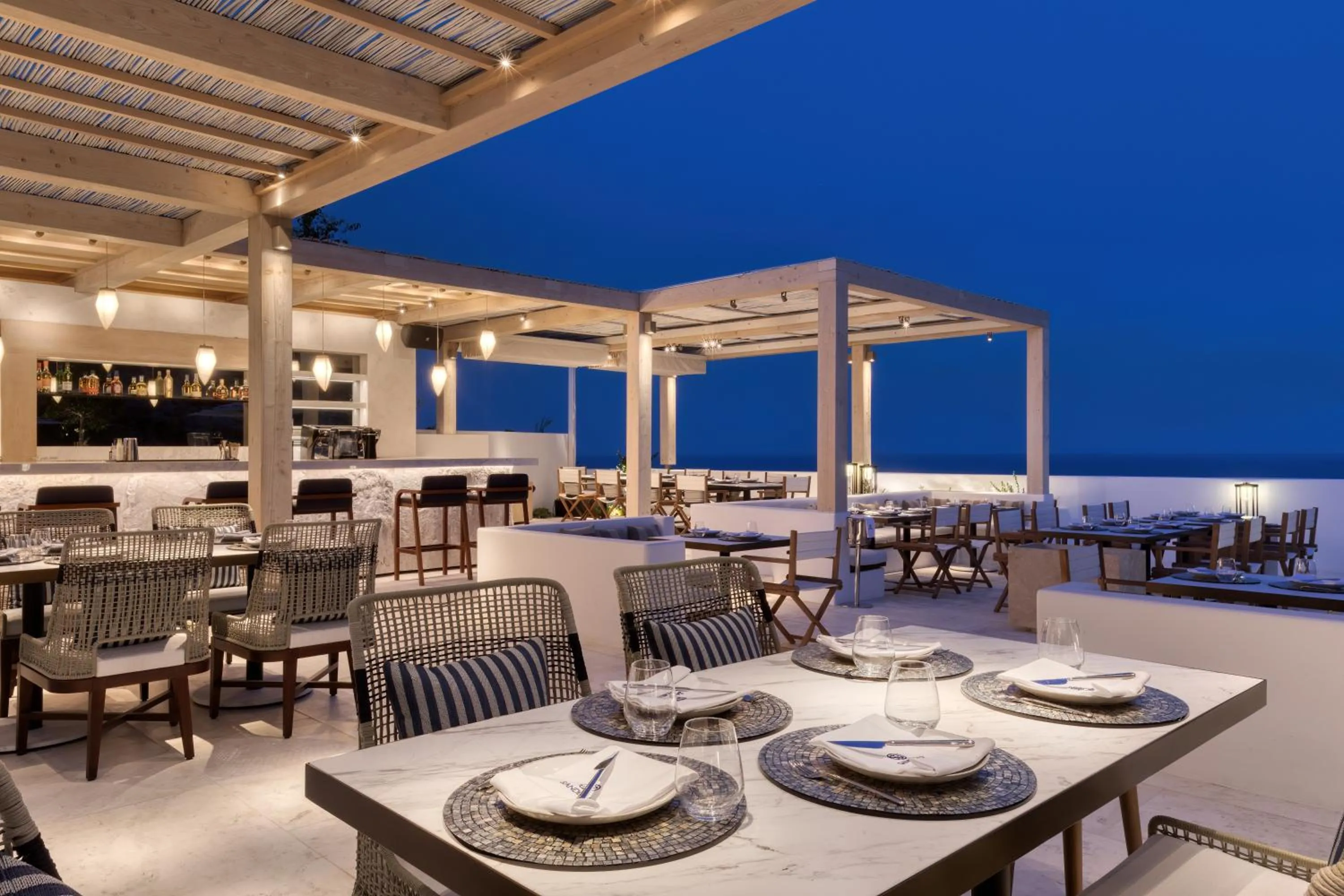 Restaurant/places to eat in Sandblu Resort