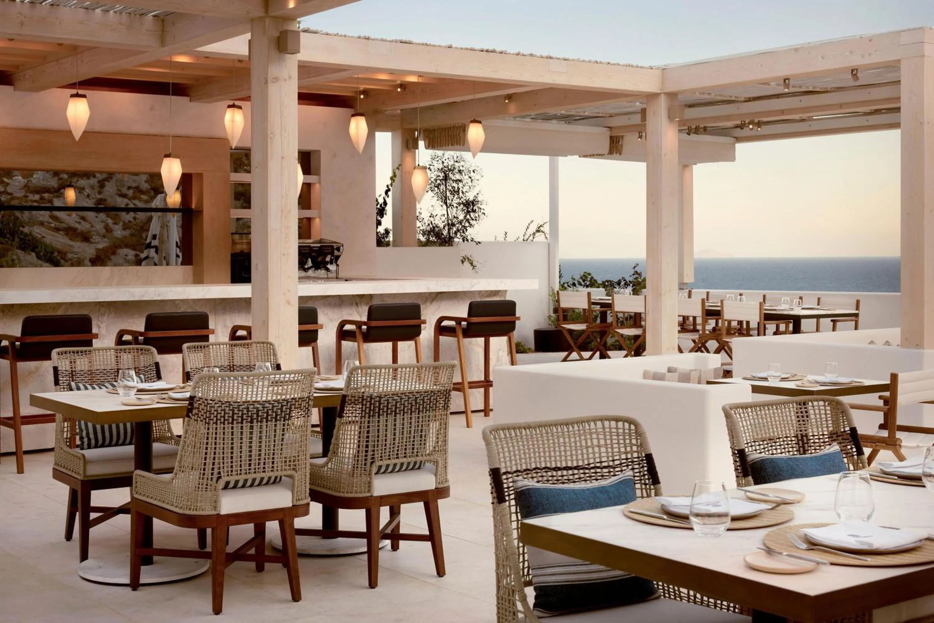Restaurant/places to eat in Sandblu Santorini, LXR Hotels & Resorts