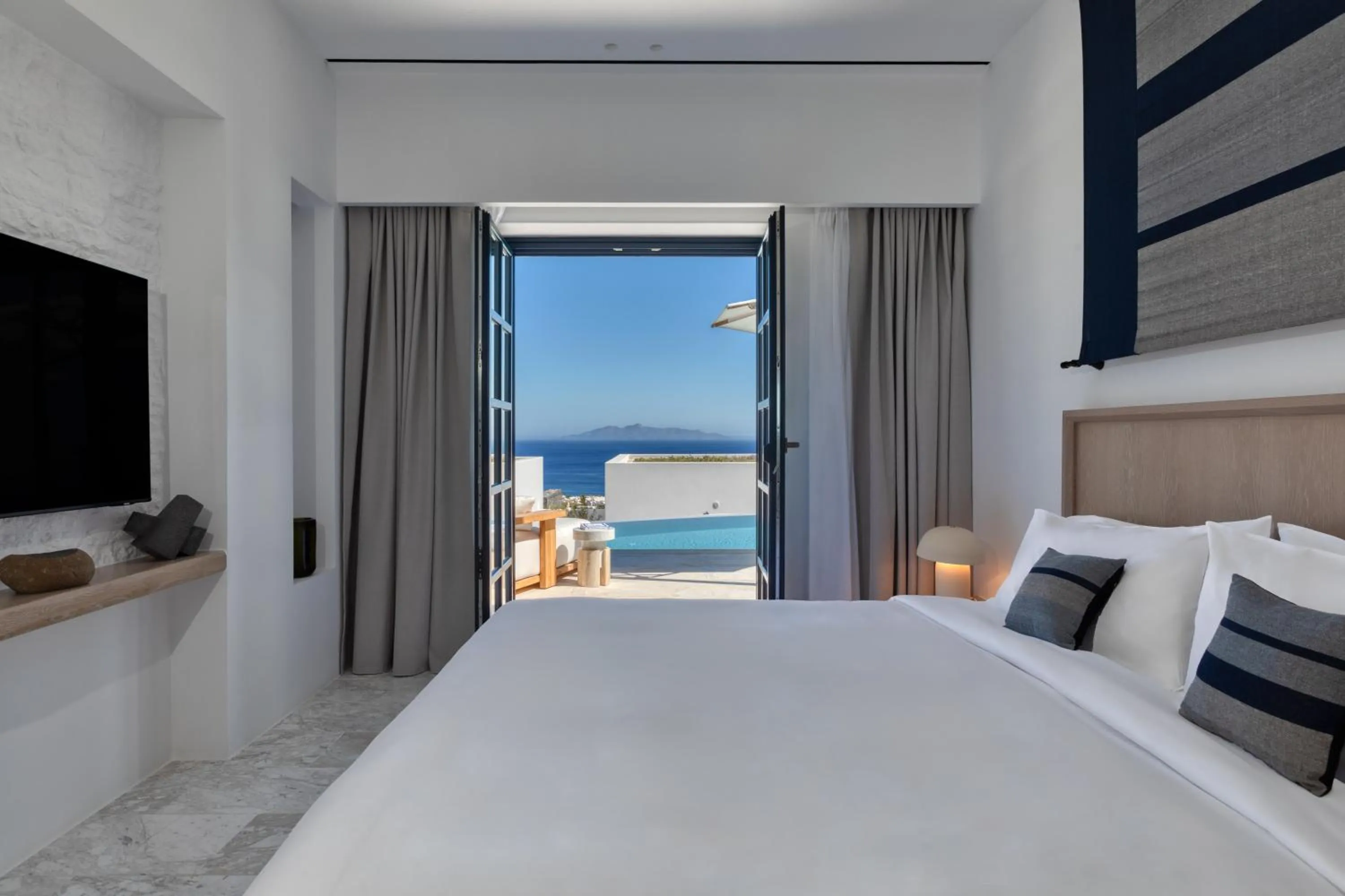 Guests, Bed in Sandblu Resort