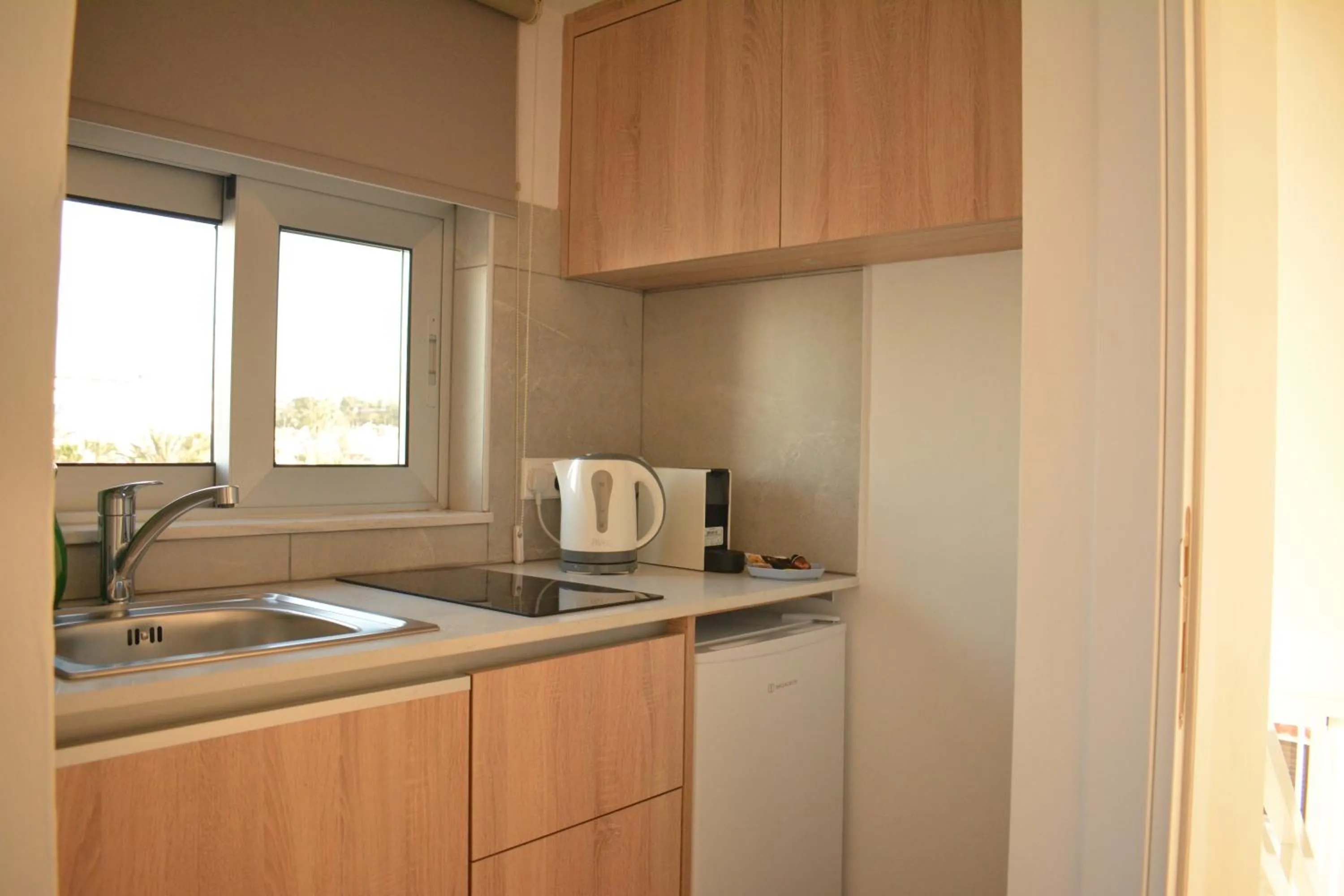 Coffee/tea facilities in Green Bay Suites