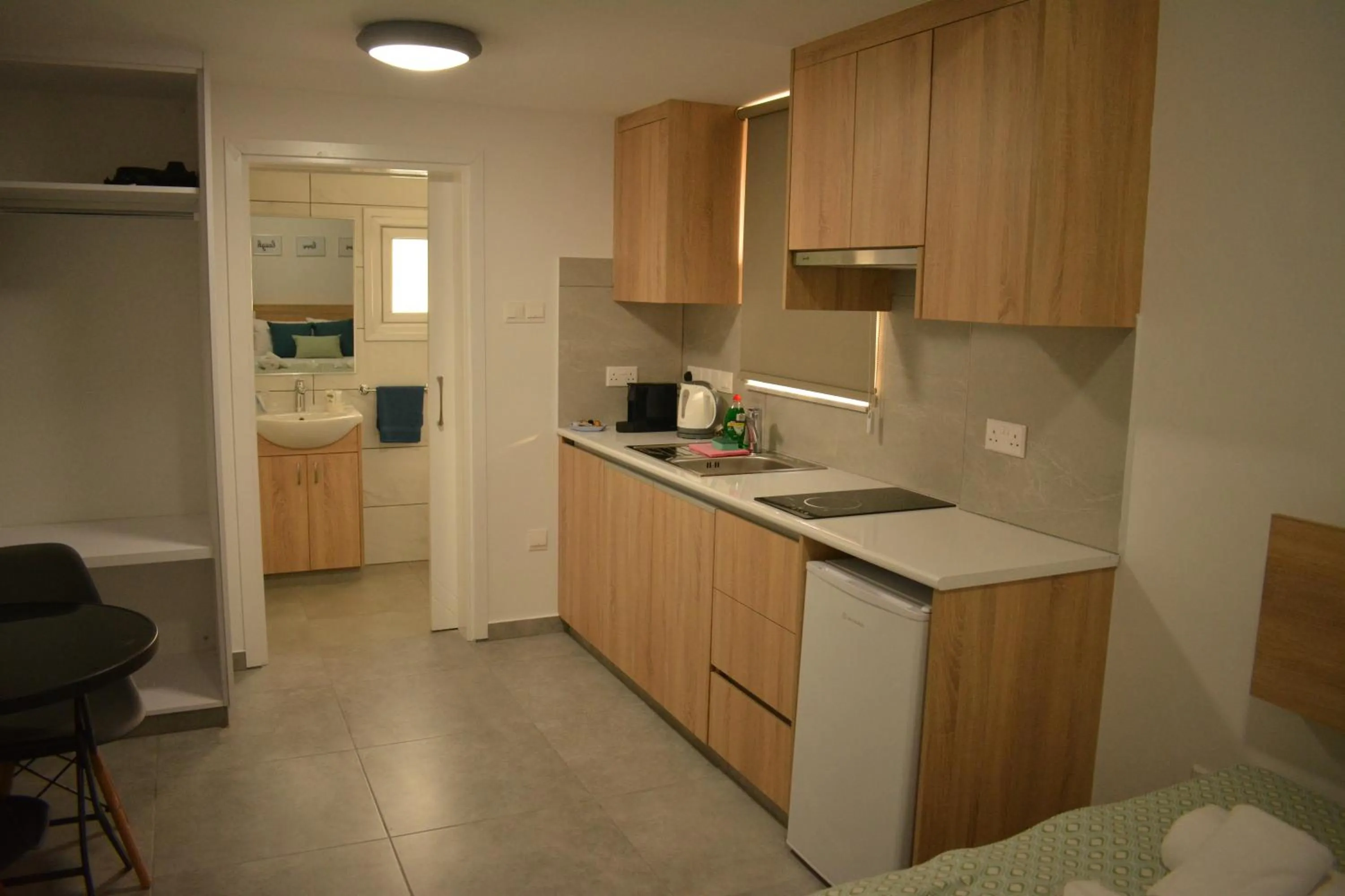 Kitchen or kitchenette in Green Bay Suites