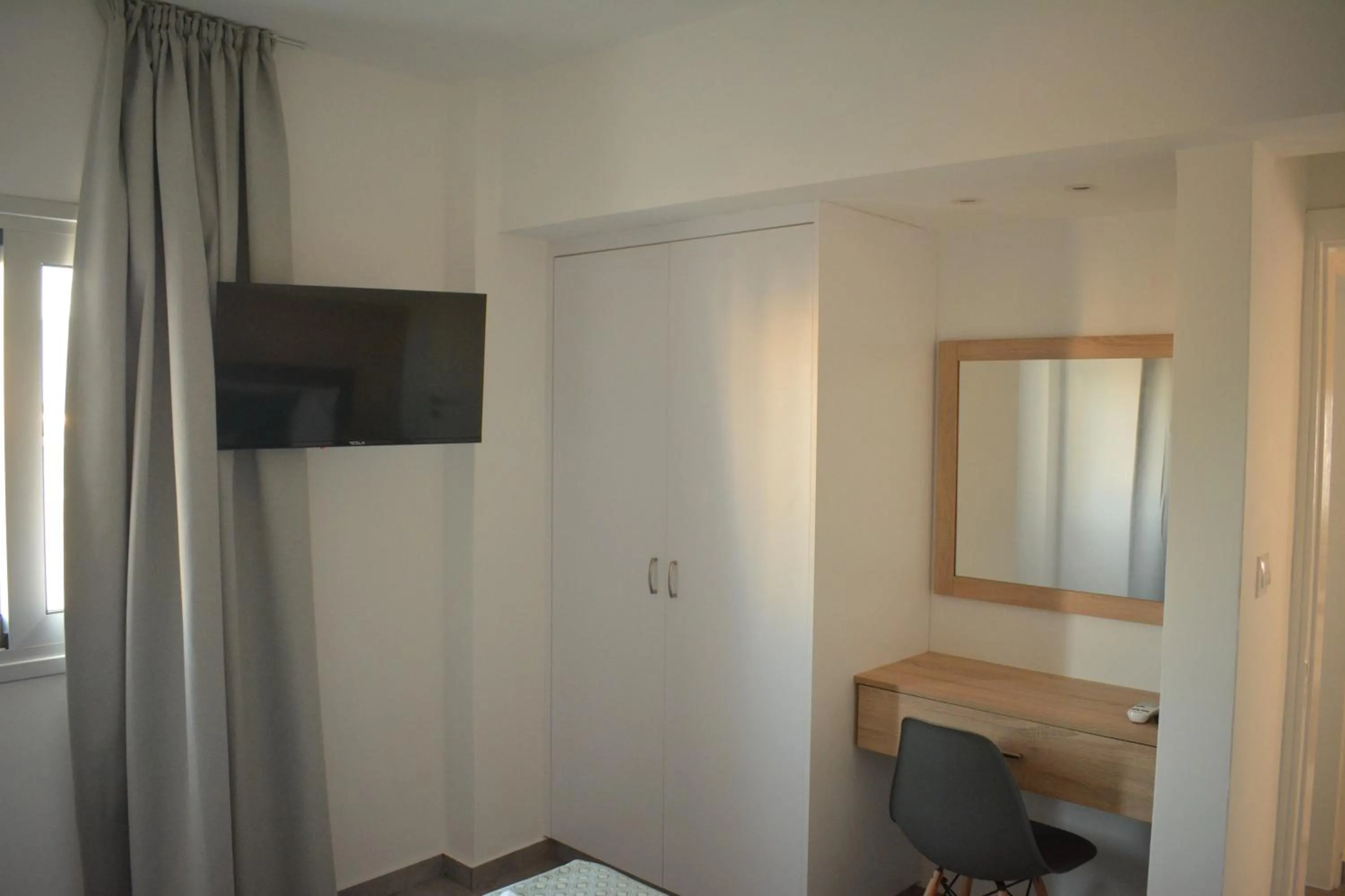 Bathroom in Green Bay Suites