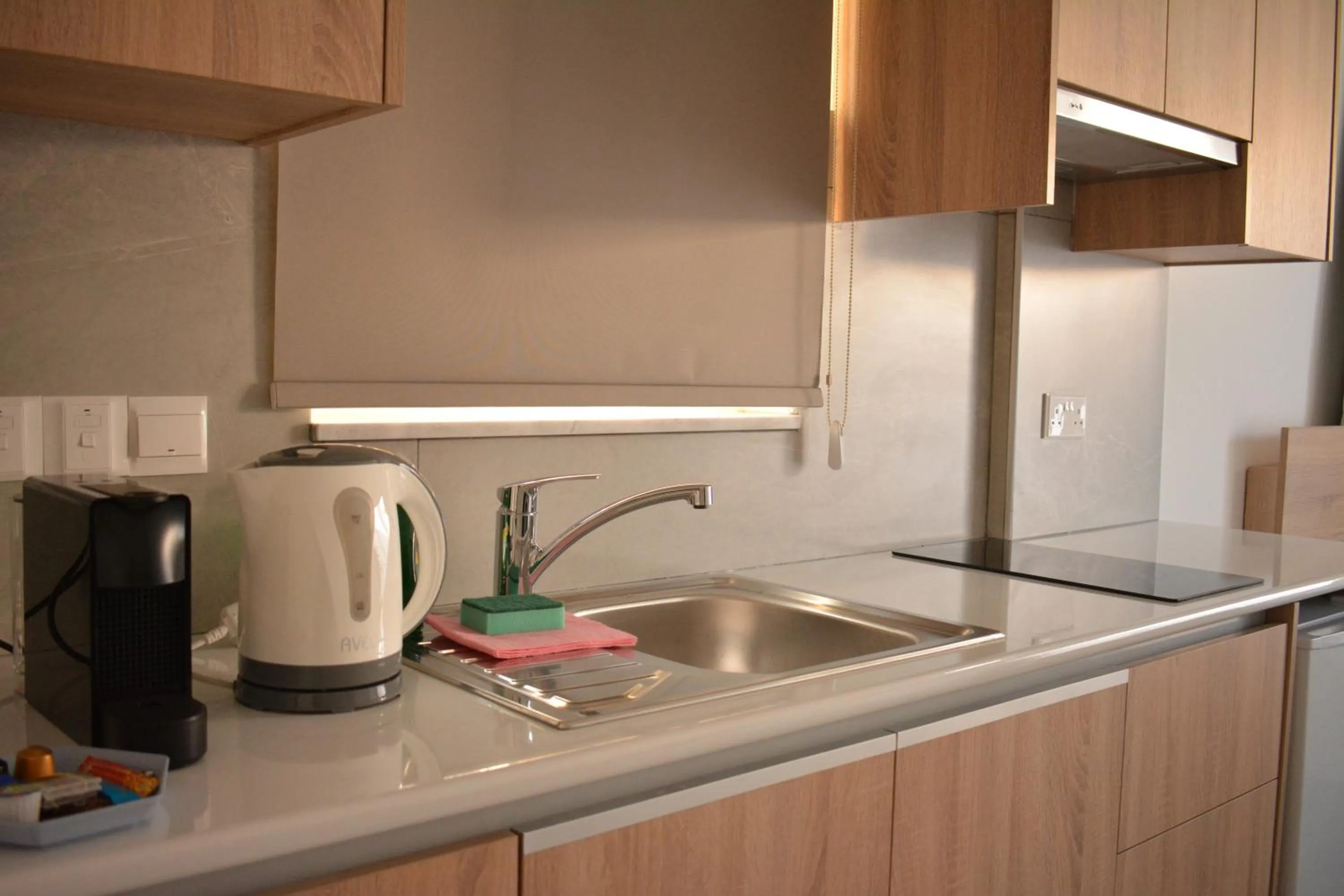 Coffee/tea facilities in Green Bay Suites