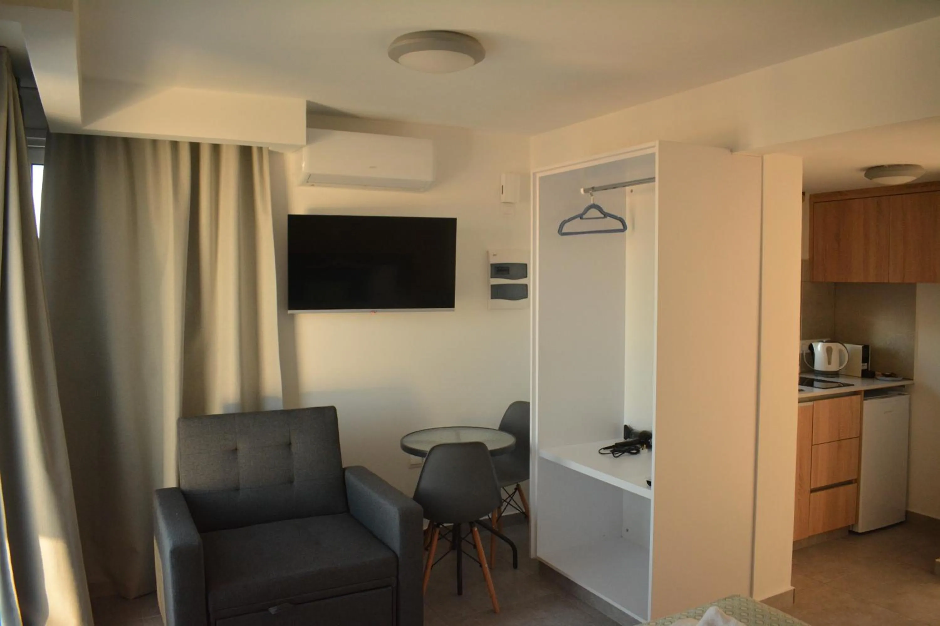 TV and multimedia in Green Bay Suites