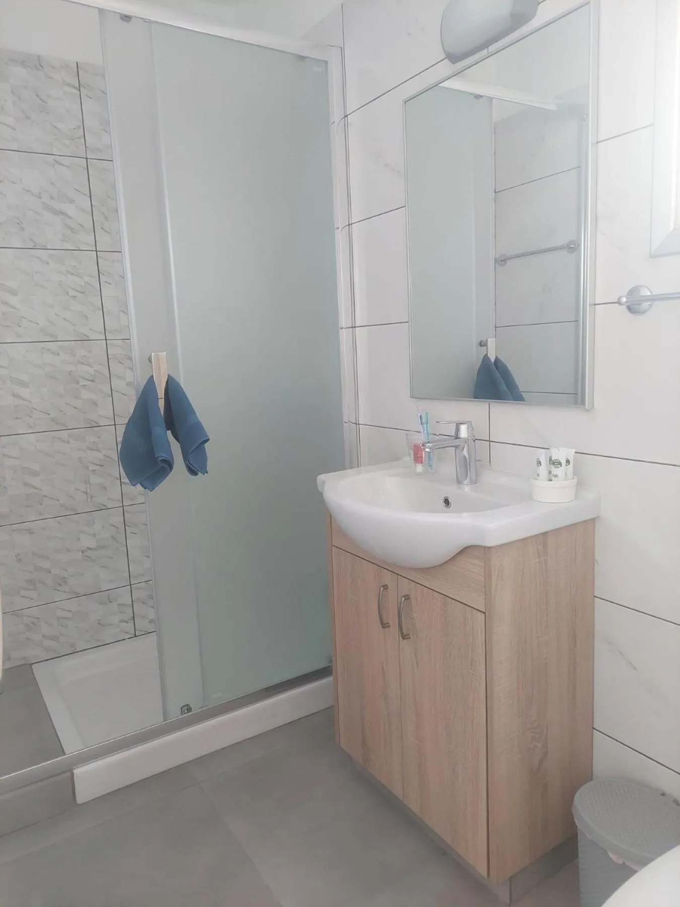 Shower in Green Bay Suites