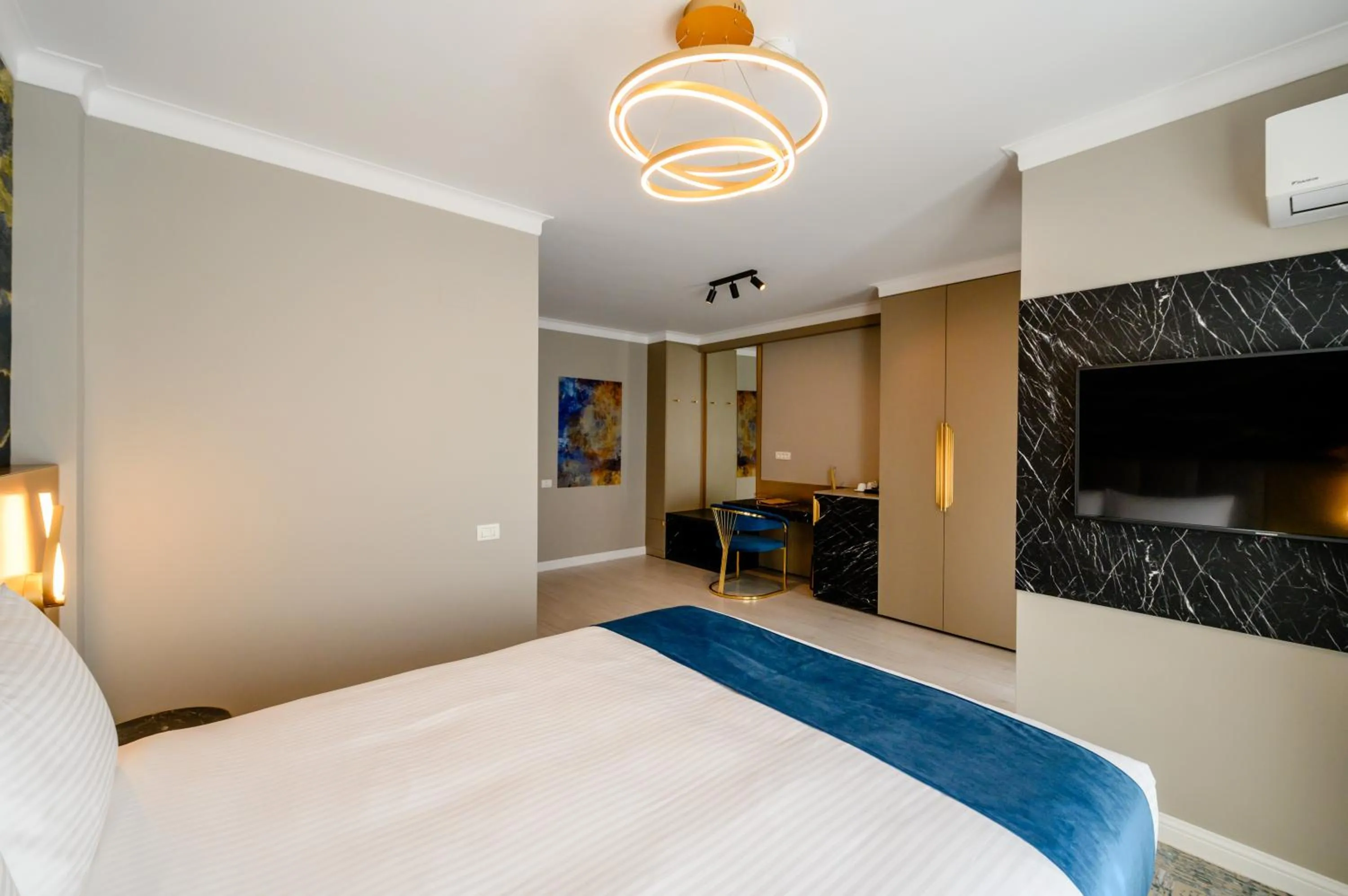 Bed in Elitte Inn & Suites