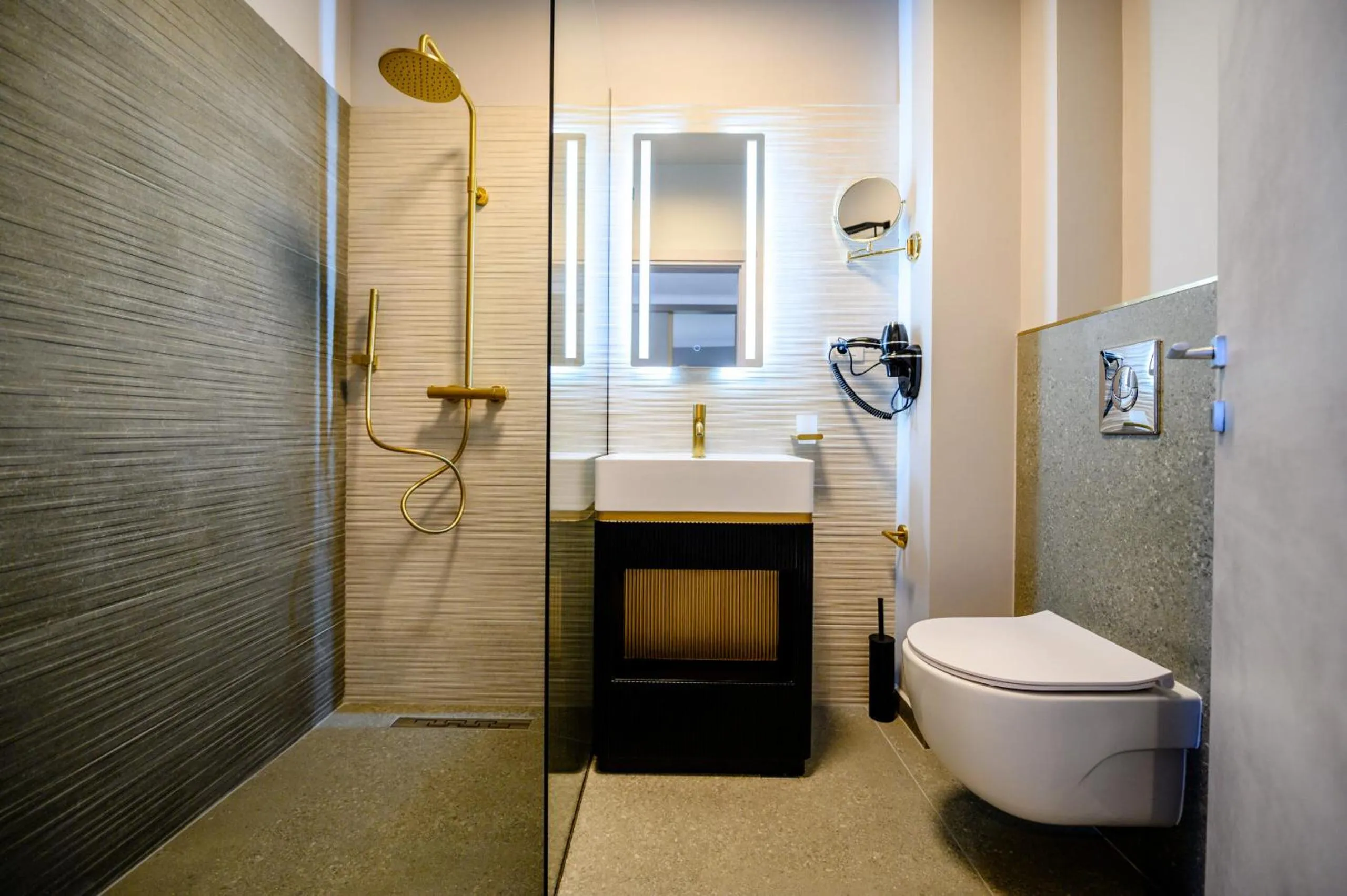 Shower in Elitte Inn & Suites