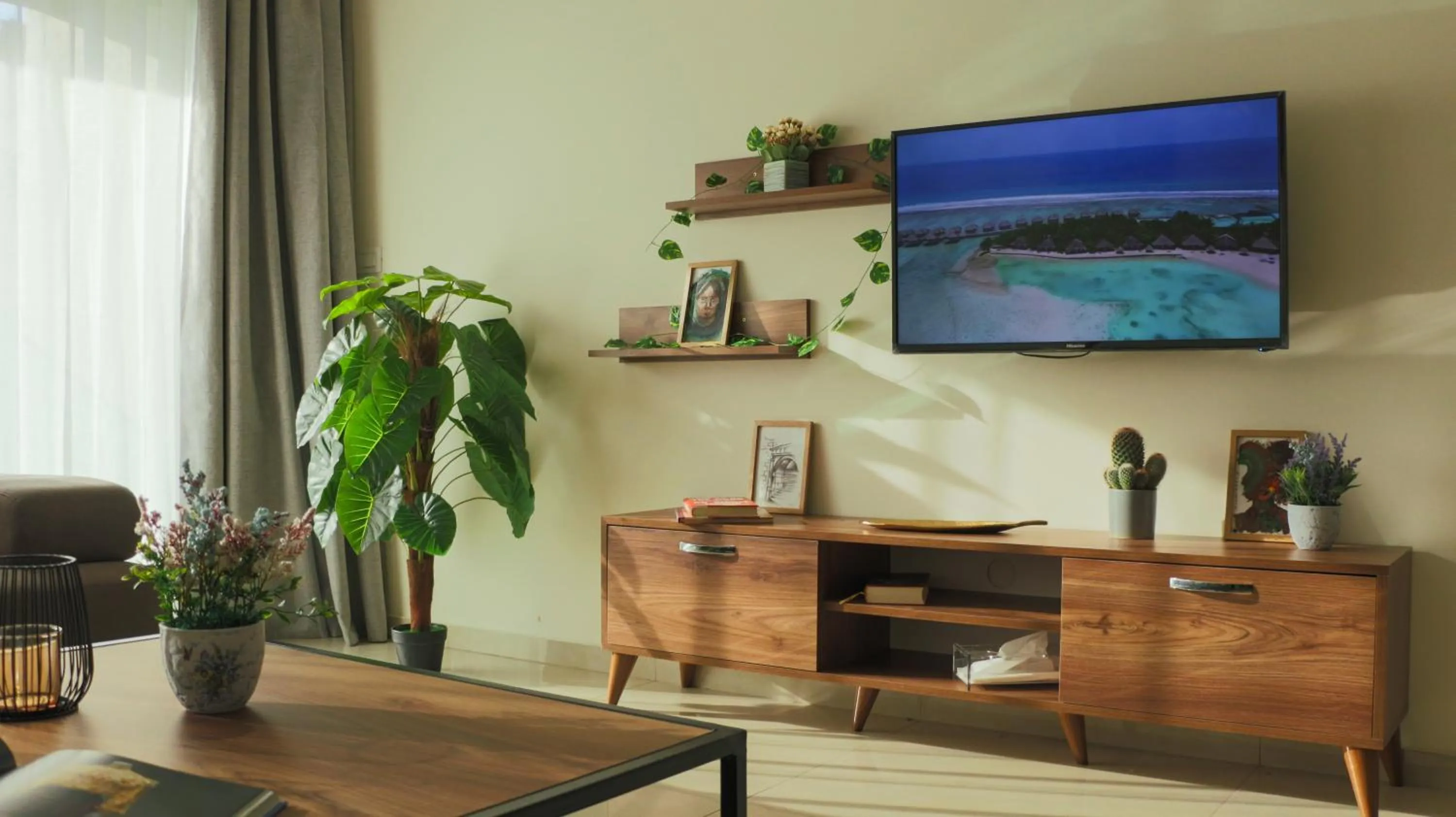 Communal lounge/ TV room in Tilia Hotel Beirut