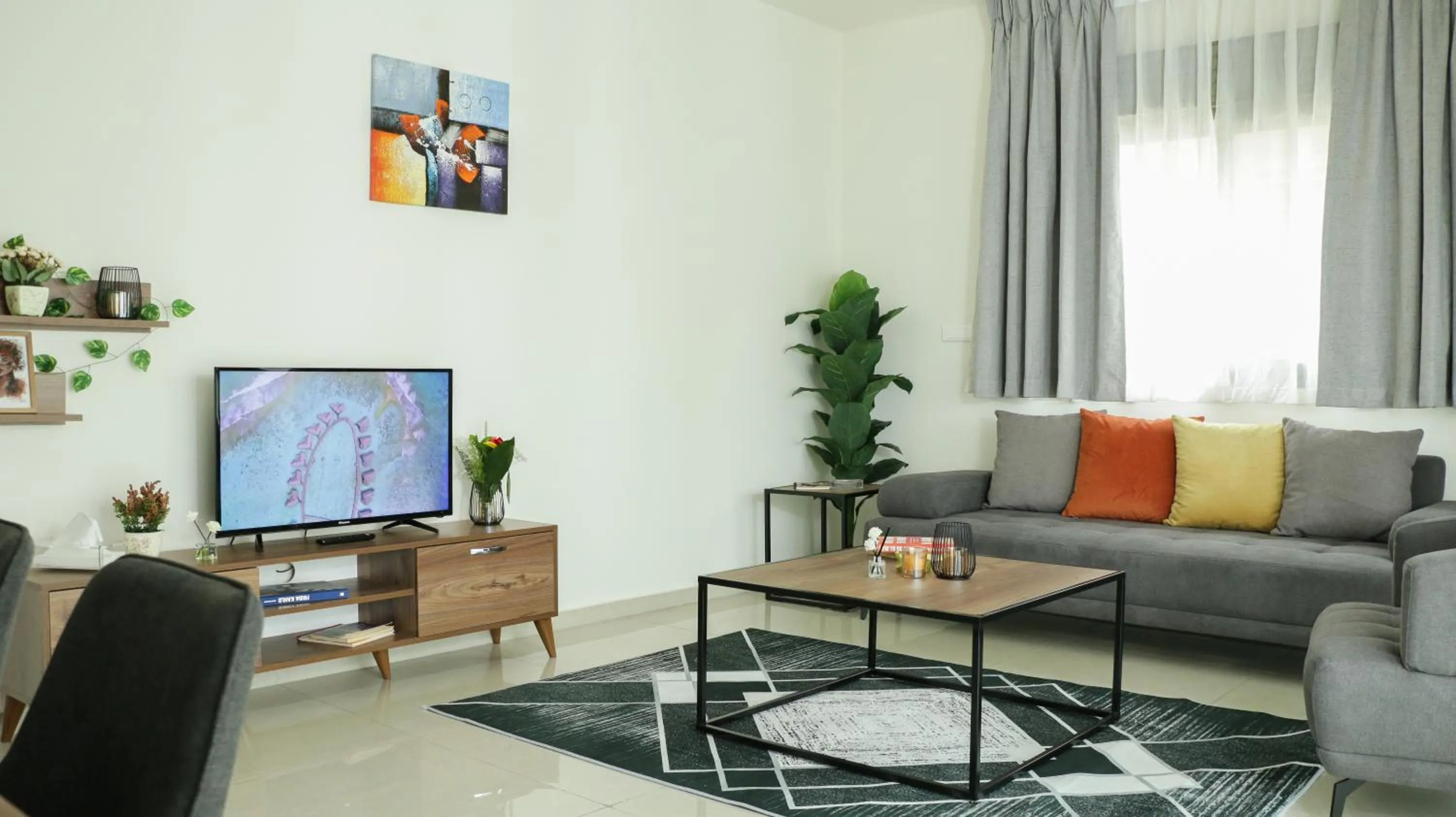 Communal lounge/ TV room in Tilia Hotel Beirut