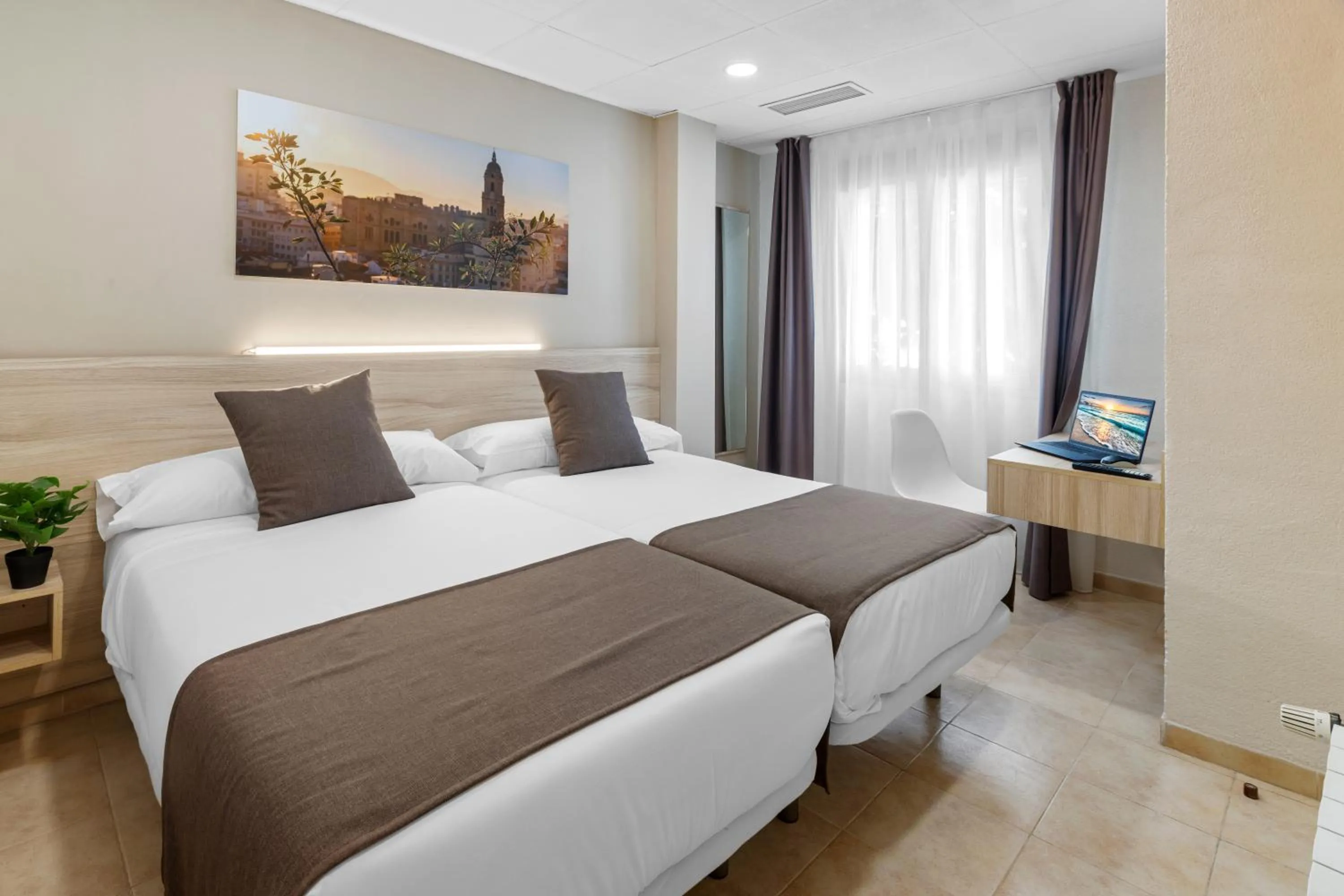 Decorative detail, Bed in Vas Málaga Ciudad