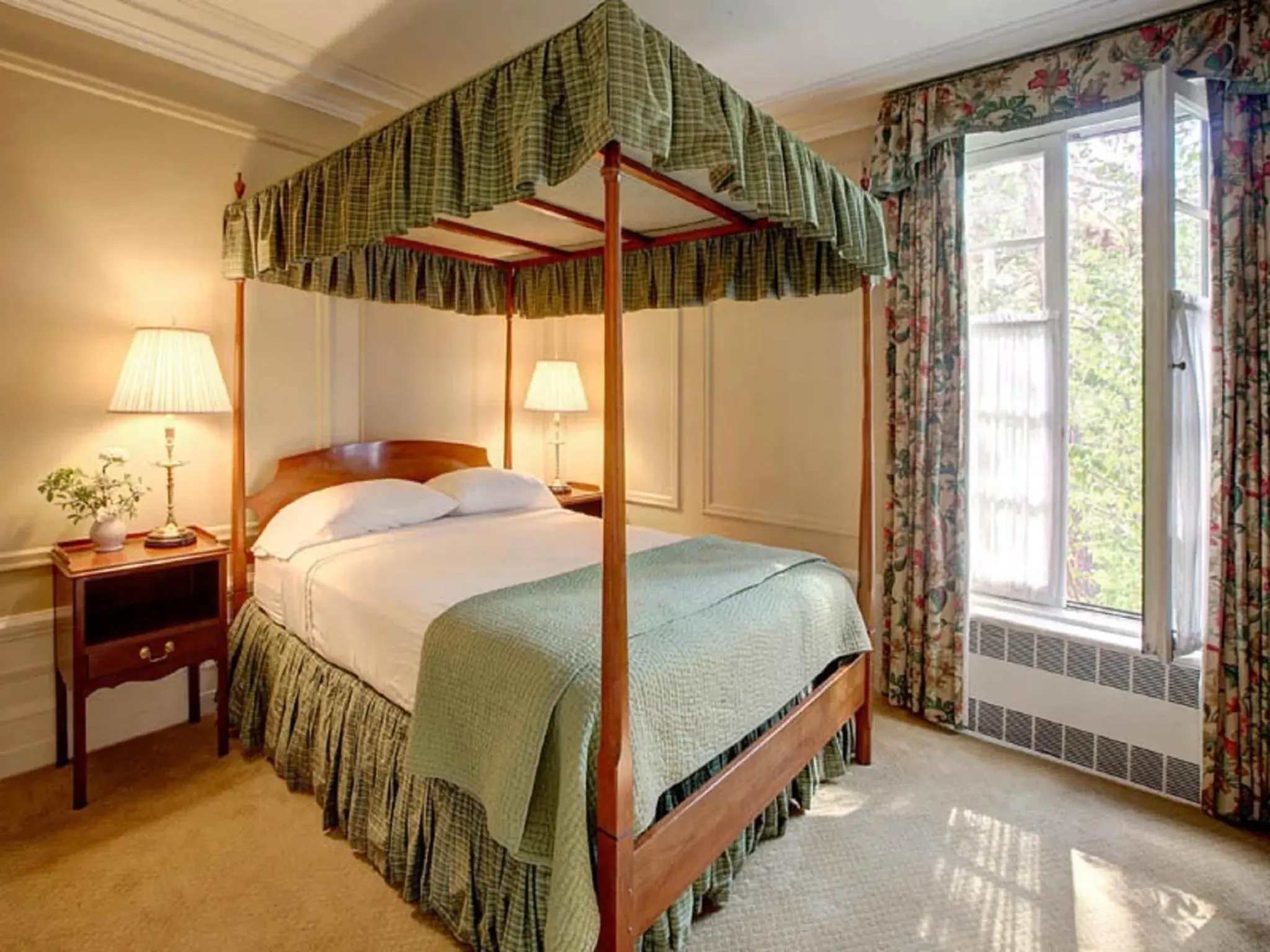 Bed in Geneva On The Lake Boutique Resort Hotel Bed in Geneva On The Lake Boutique Resort Hotel