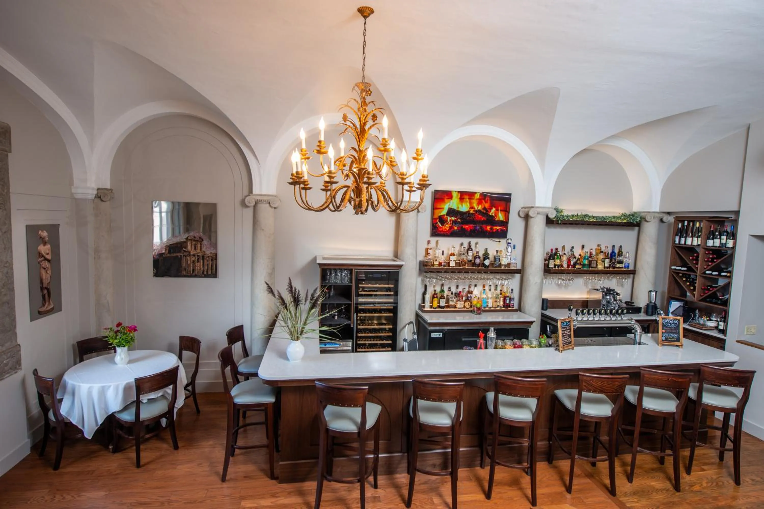 Restaurant/places to eat in Geneva On The Lake Boutique Resort Hotel