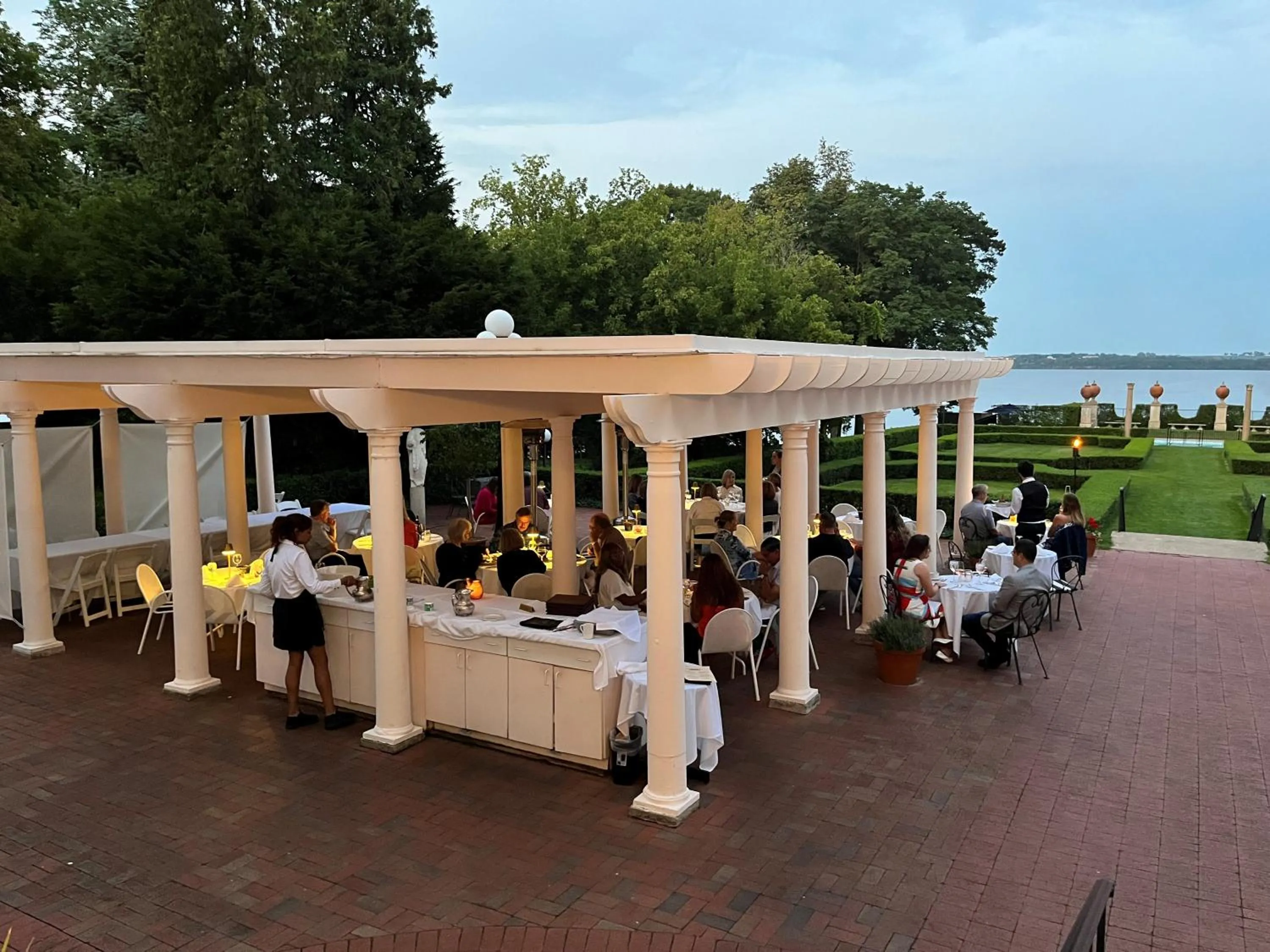 Geneva On The Lake Boutique Resort Hotel