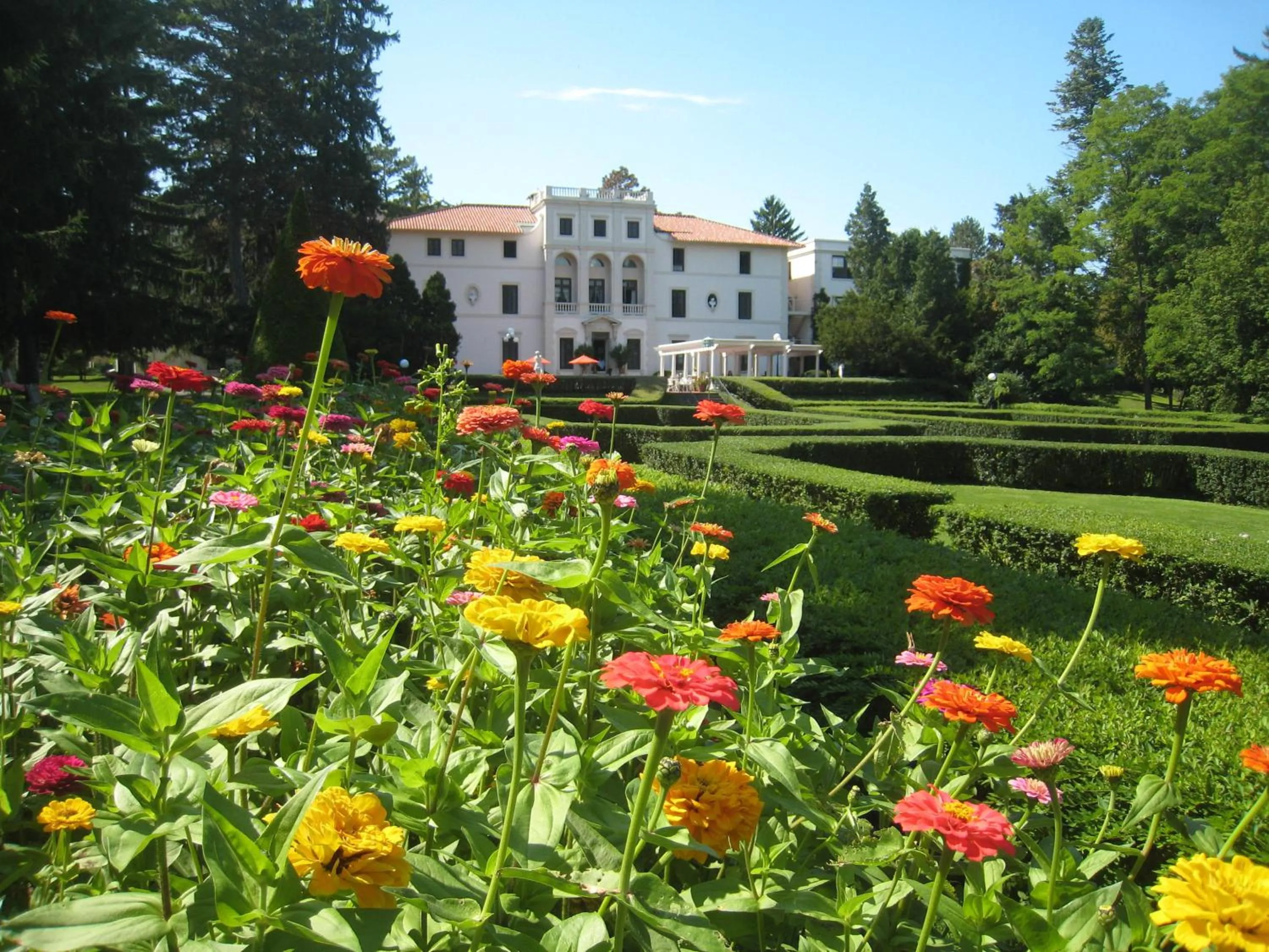 Property building in Geneva On The Lake Boutique Resort Hotel