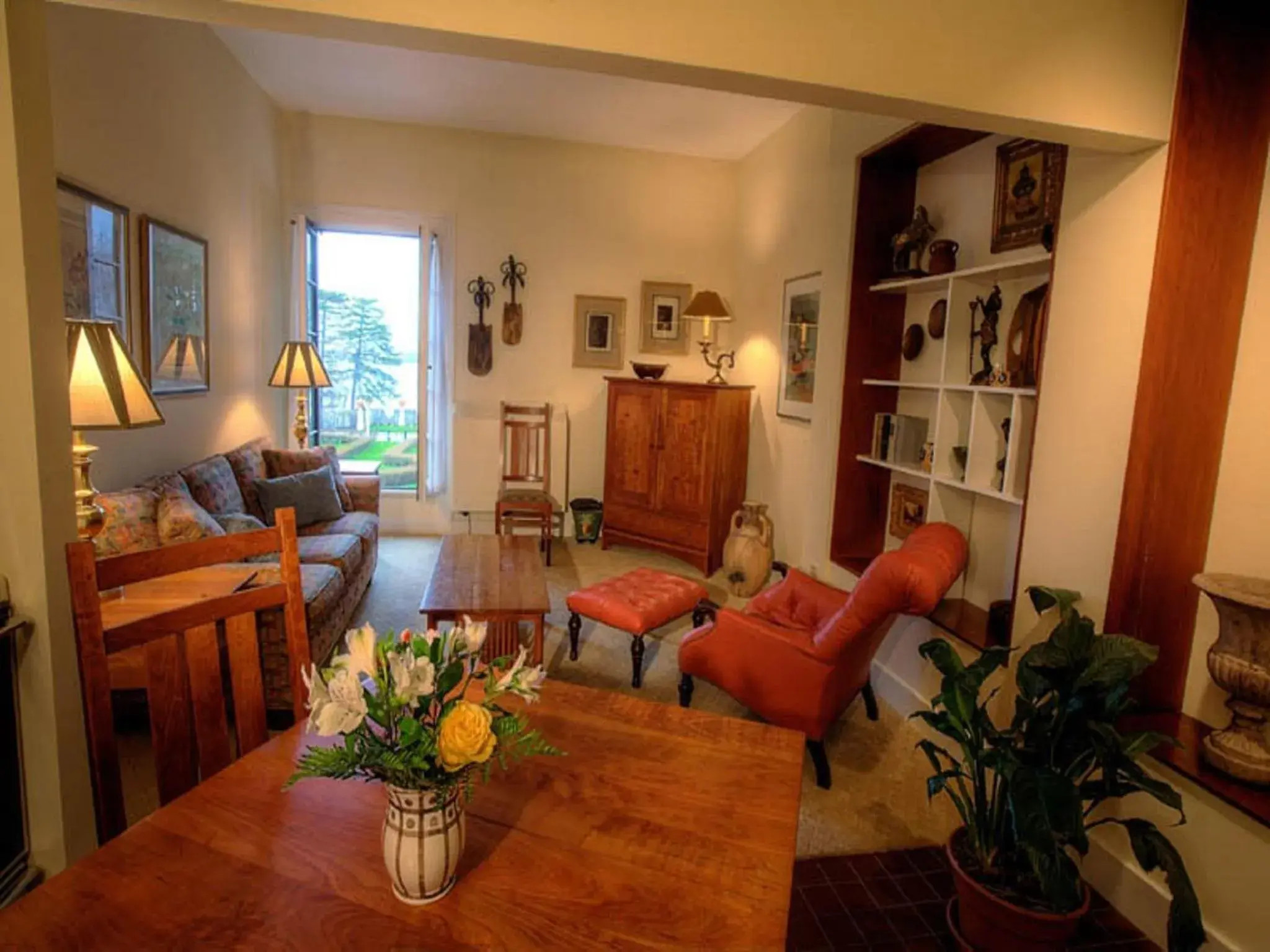 Living room in Geneva On The Lake Boutique Resort Hotel Living room in Geneva On The Lake Boutique Resort Hotel