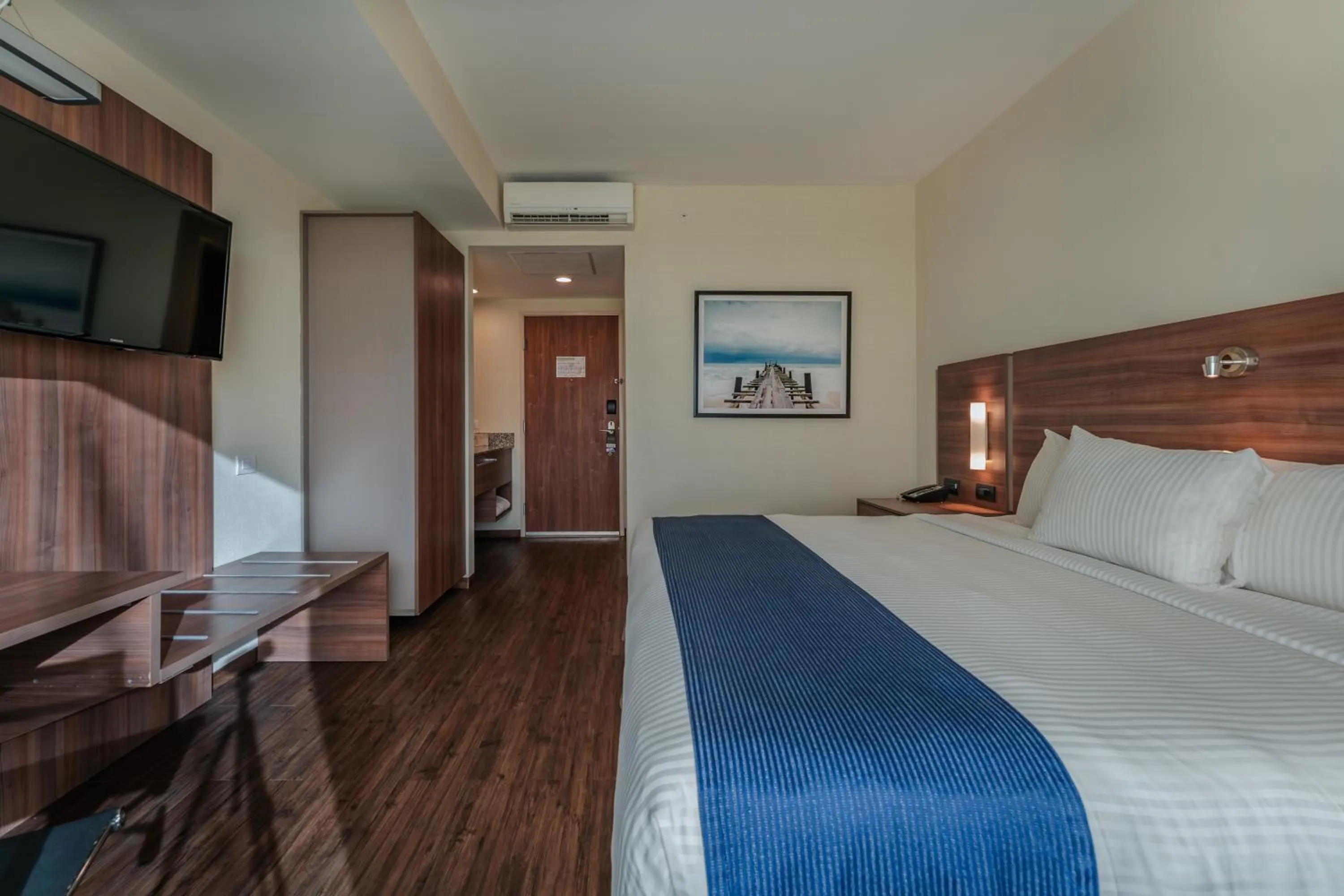 Communal lounge/ TV room, Bed in La Venta Inn Ciudad del Carmen