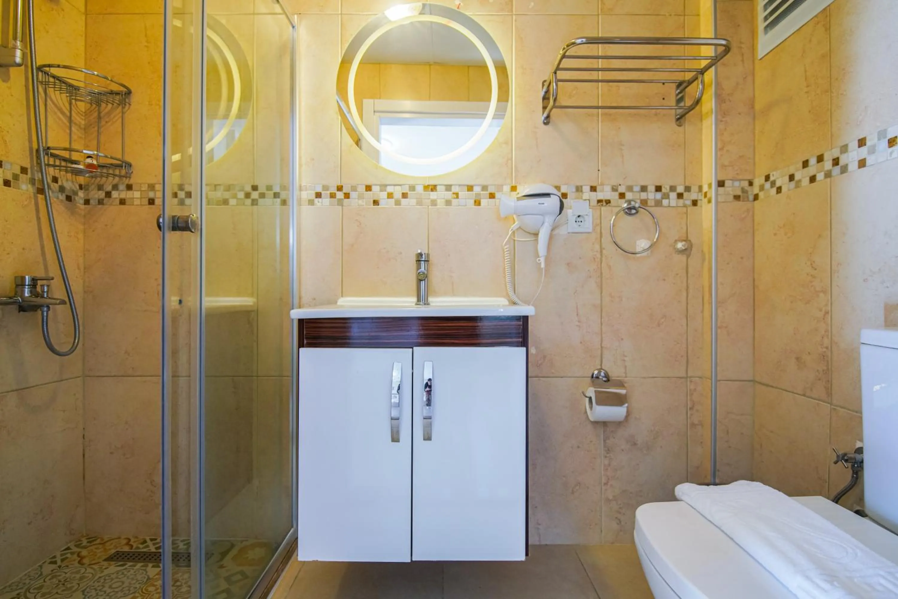 Shower in Ada Olympos Otel