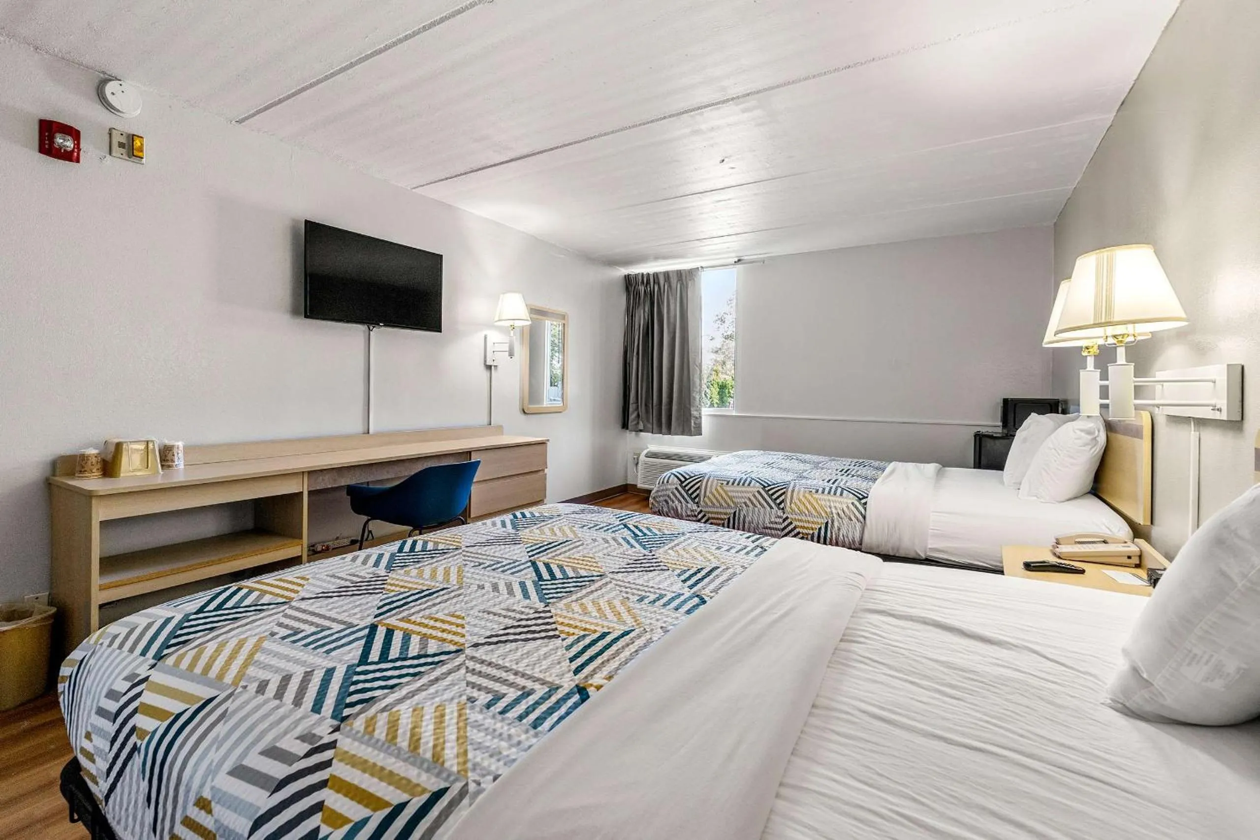 Bedroom, Bed in Motel 6-Decatur, GA