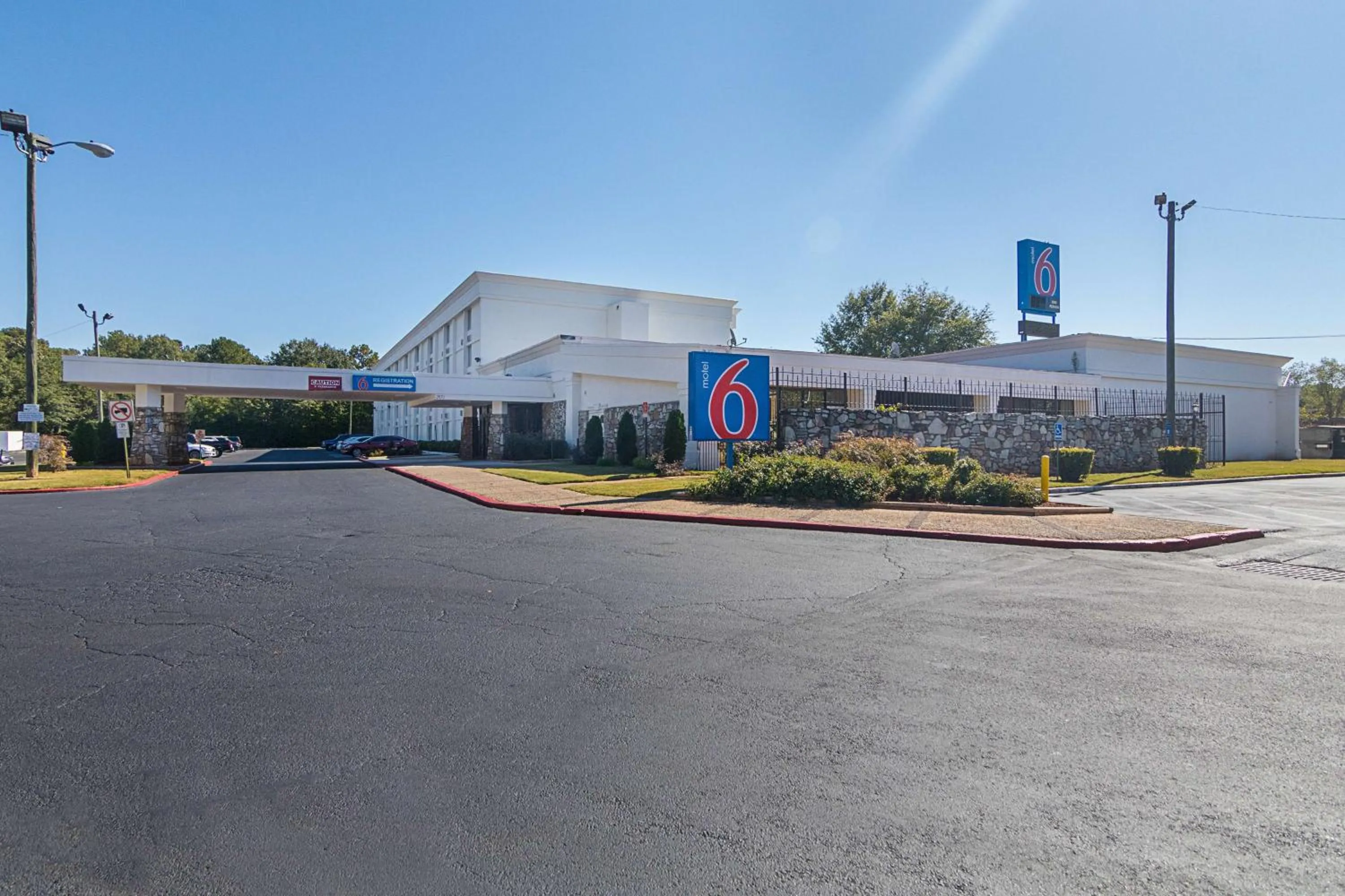 Property building in Motel 6-Decatur, GA