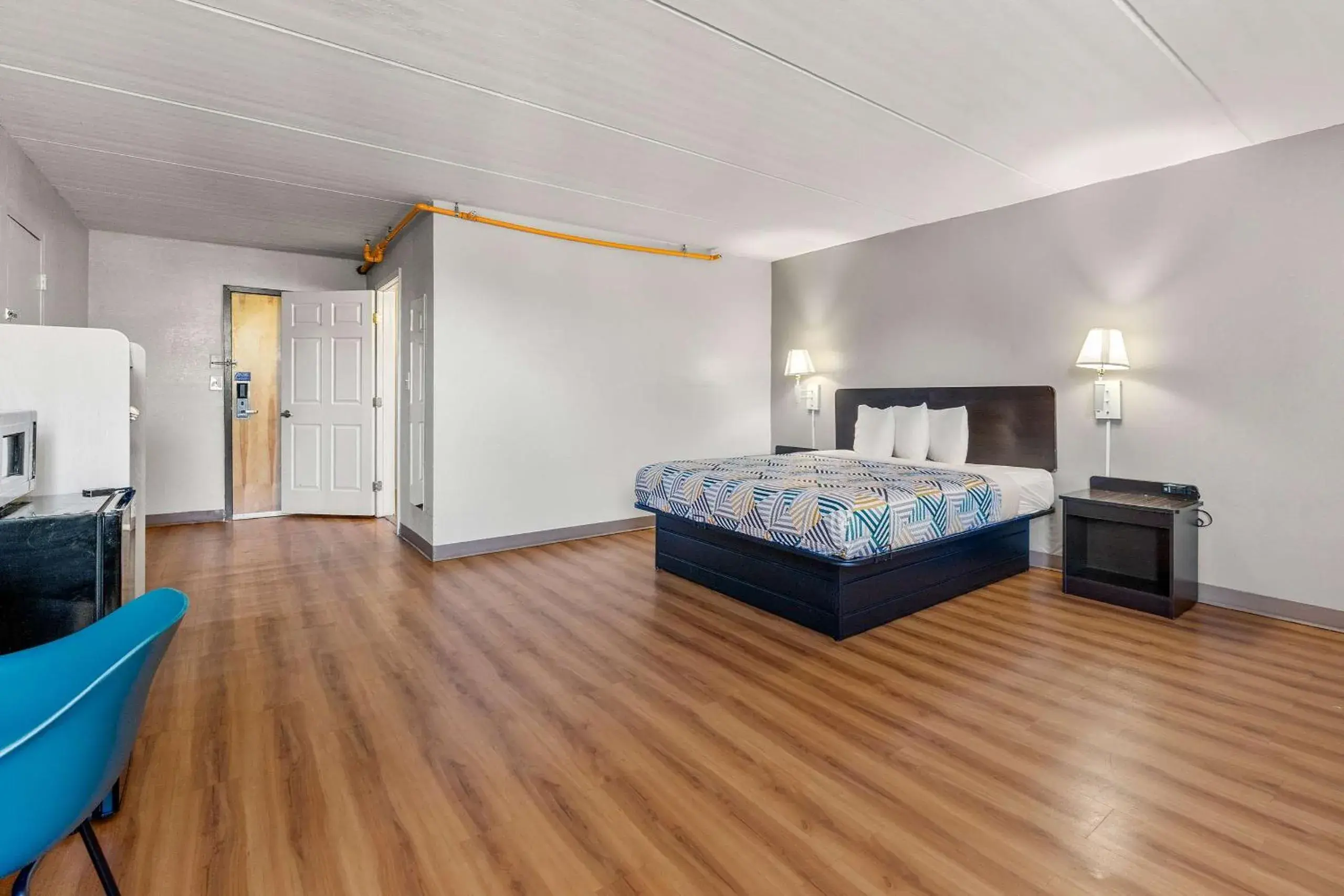 Bedroom, Bed in Motel 6-Decatur, GA Bedroom, Bed in Motel 6-Decatur, GA