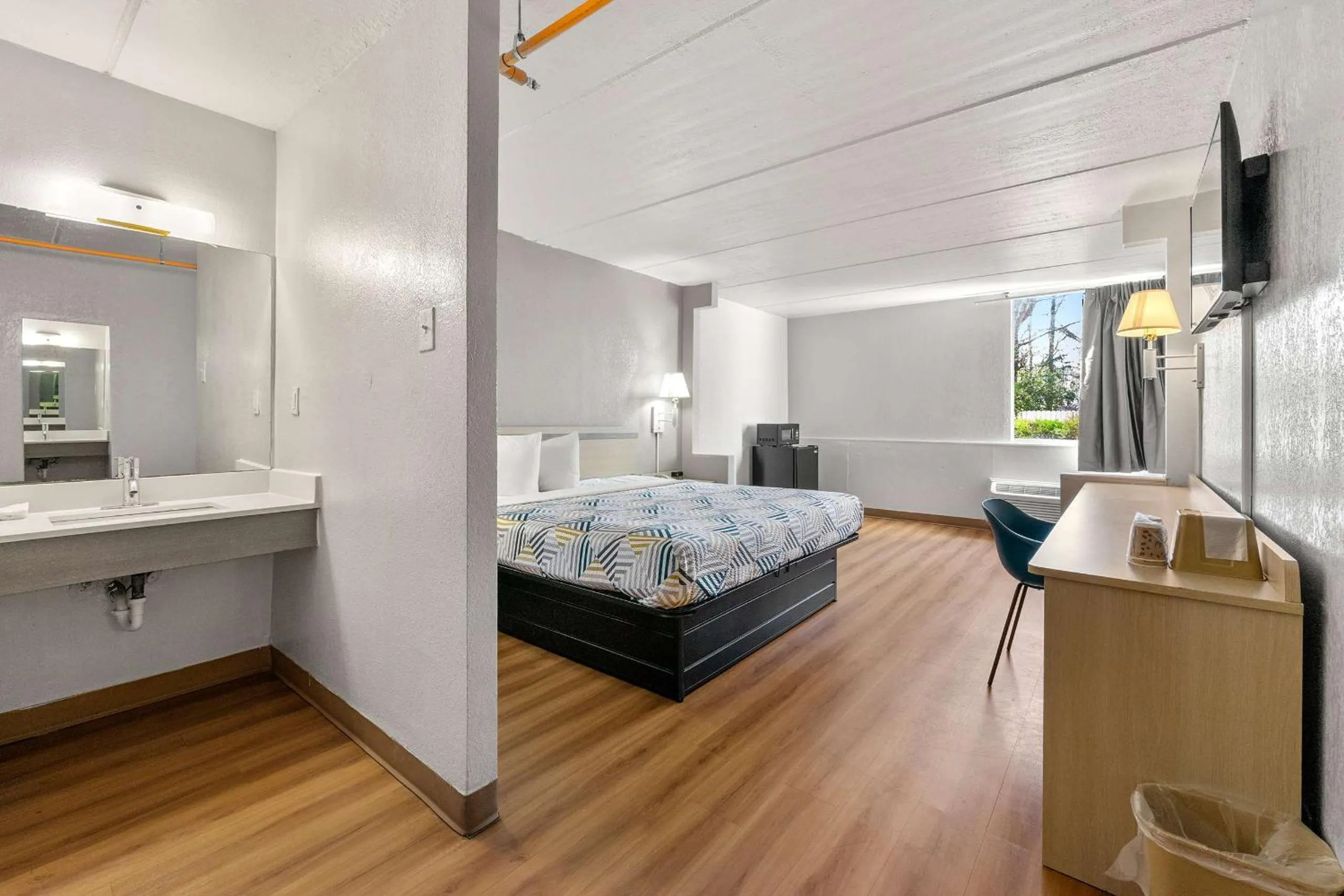 Bedroom, Bed in Motel 6-Decatur, GA