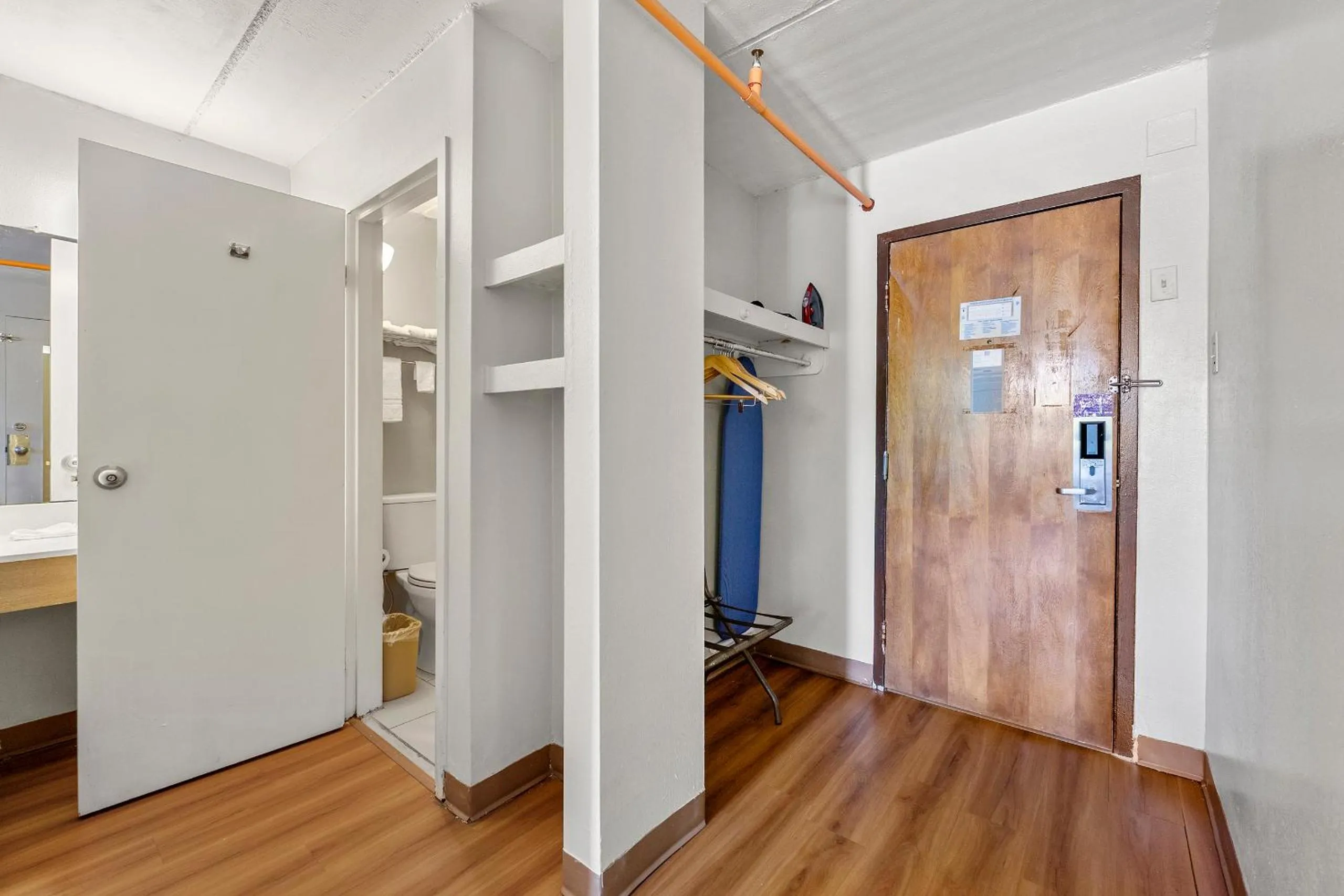 Bedroom in Motel 6-Decatur, GA