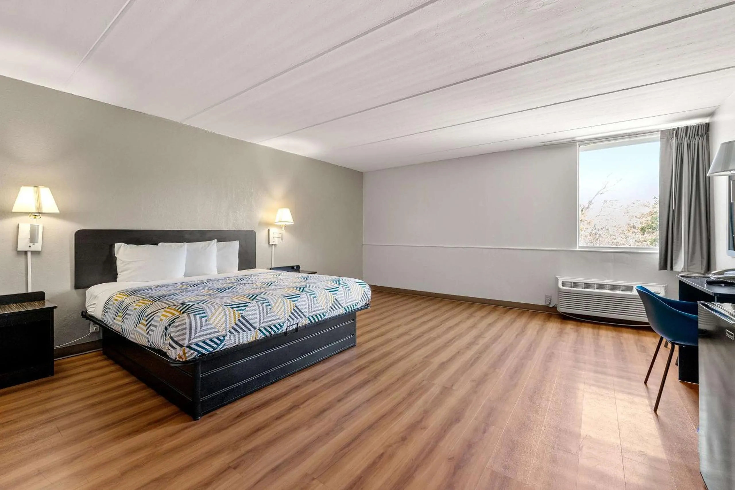 Bedroom, Bed in Motel 6-Decatur, GA