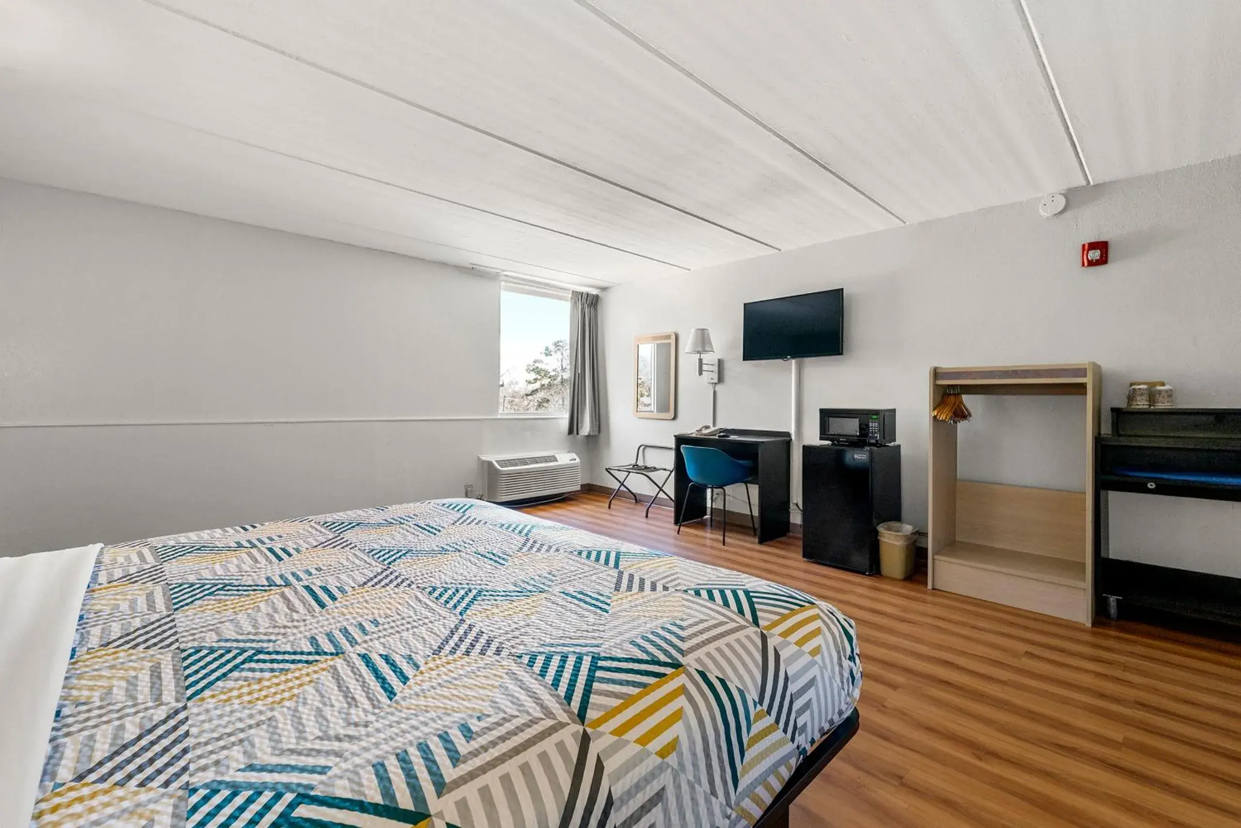 Queen Room with Two Queen Beds - Disability Access - Non-Smoking in Motel 6-Decatur, GA Queen Room with Two Queen Beds - Disability Access - Non-Smoking in Motel 6-Decatur, GA