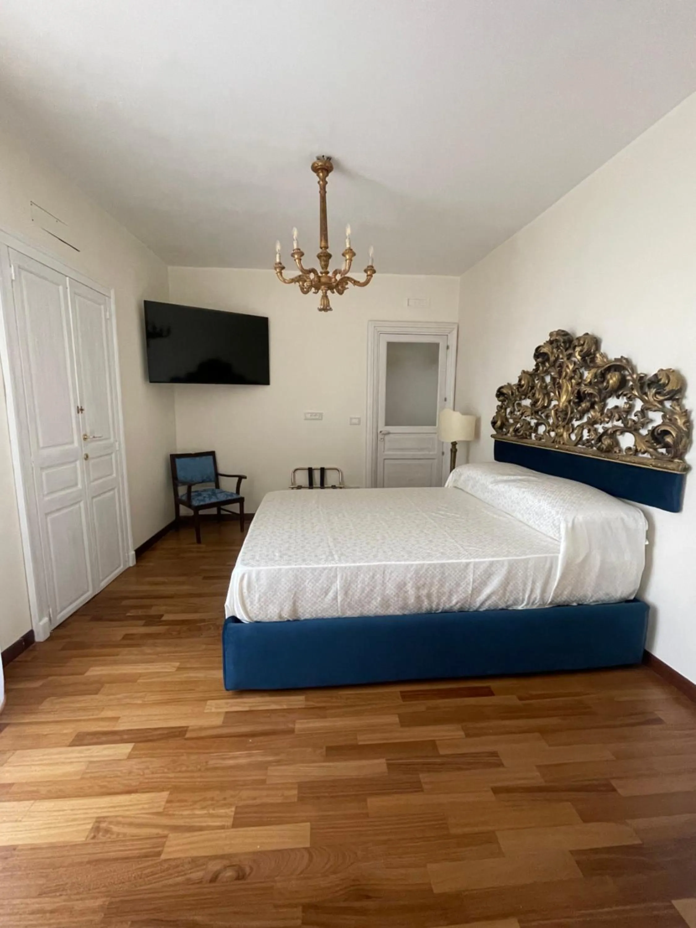 Photo of the whole room, Bed in Dimora del Duomo