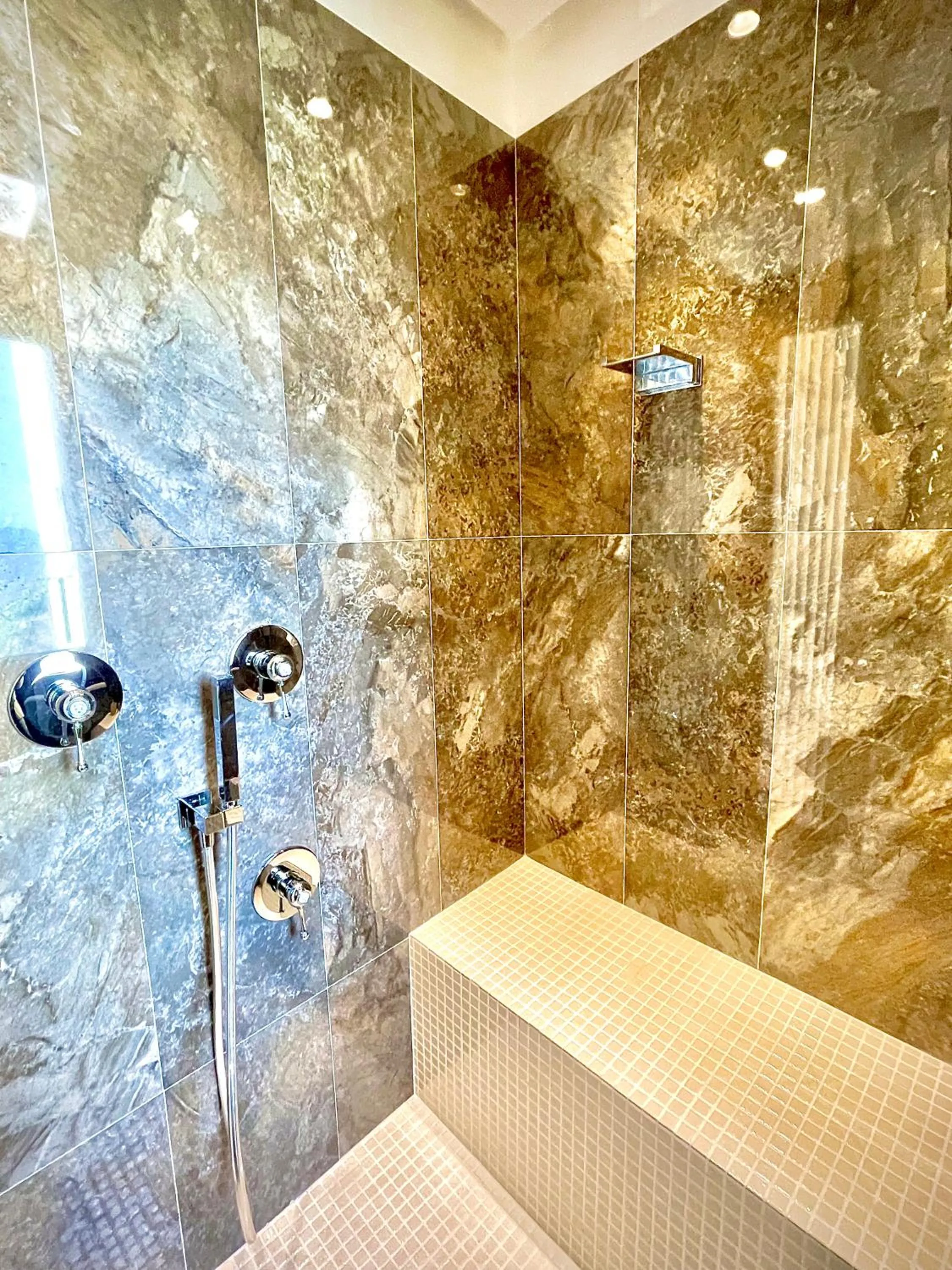 Shower in Dimora del Duomo