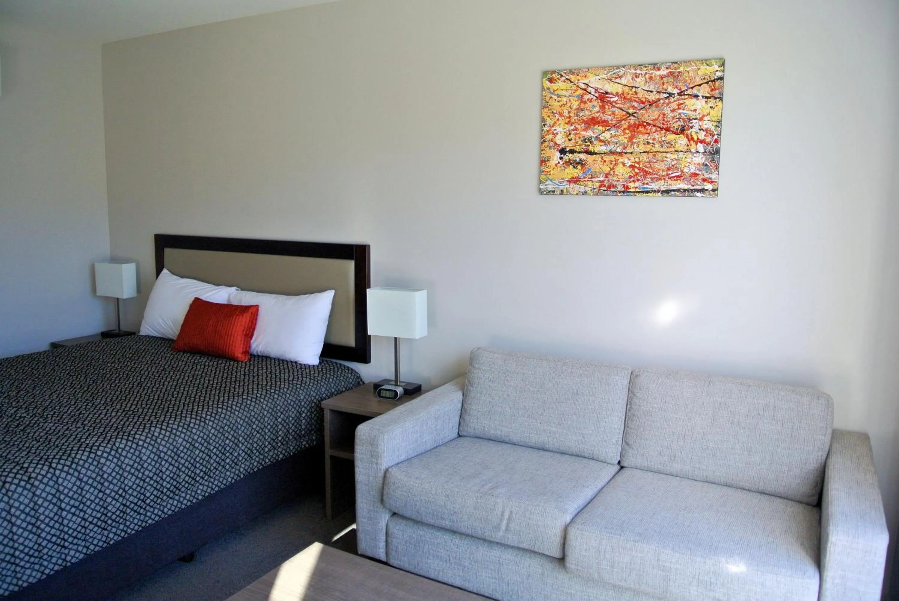 Bed in Oxford Village Motels