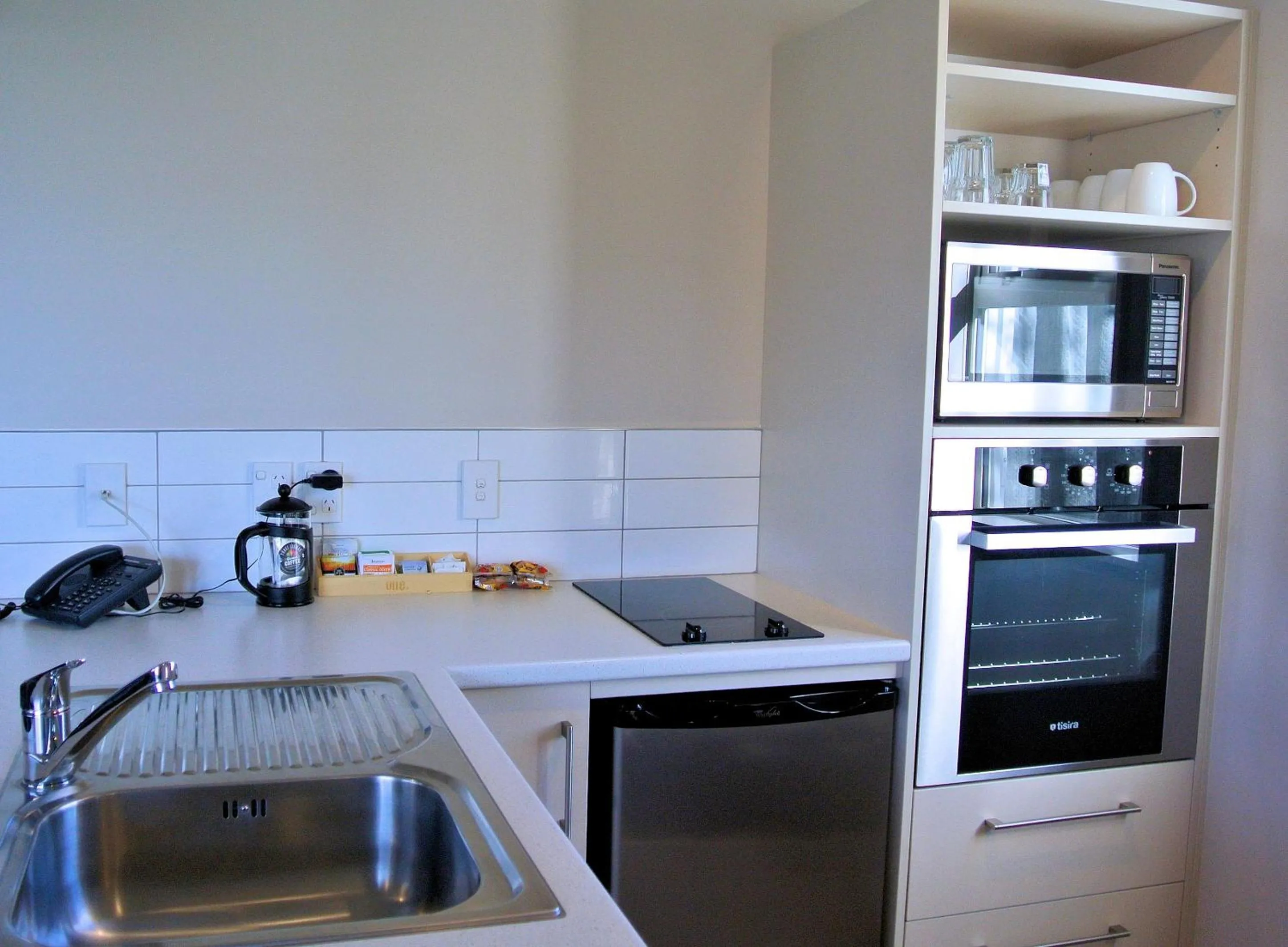 Kitchen or kitchenette in Oxford Village Motels