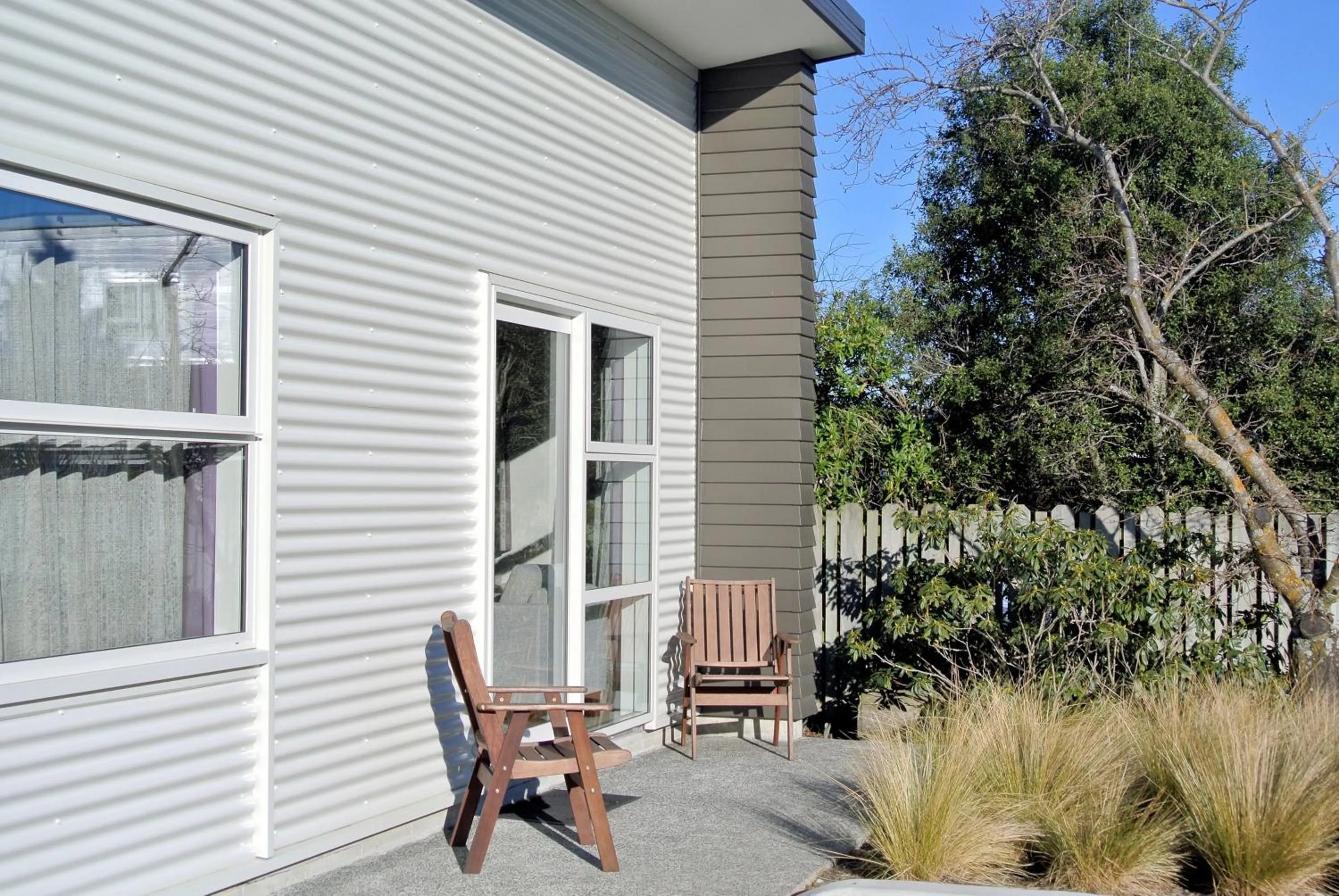 Facade/entrance in Oxford Village Motels